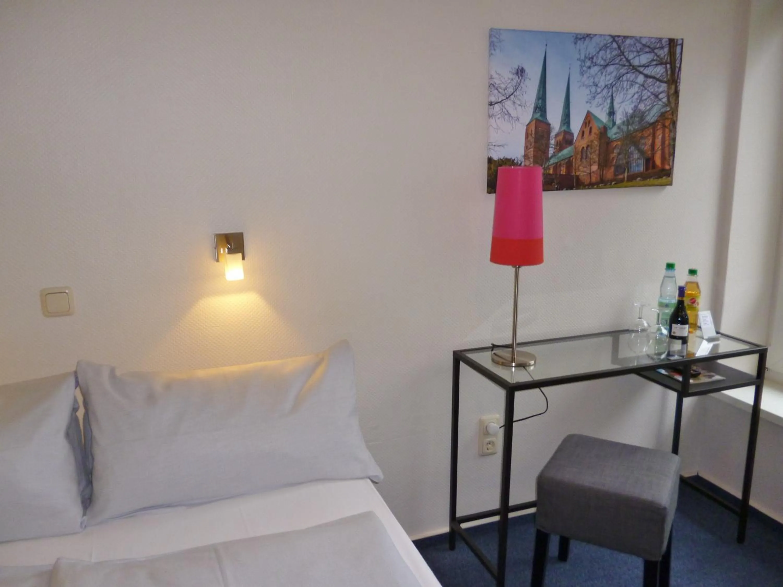 Photo of the whole room, Bed in Hotel Am Mühlenteich