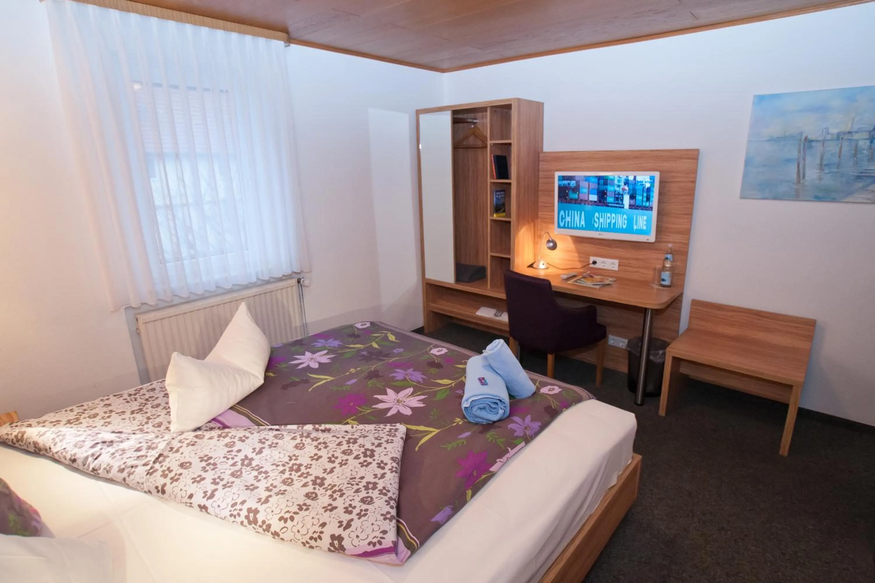 Photo of the whole room, Bed in Landgasthaus Bonn