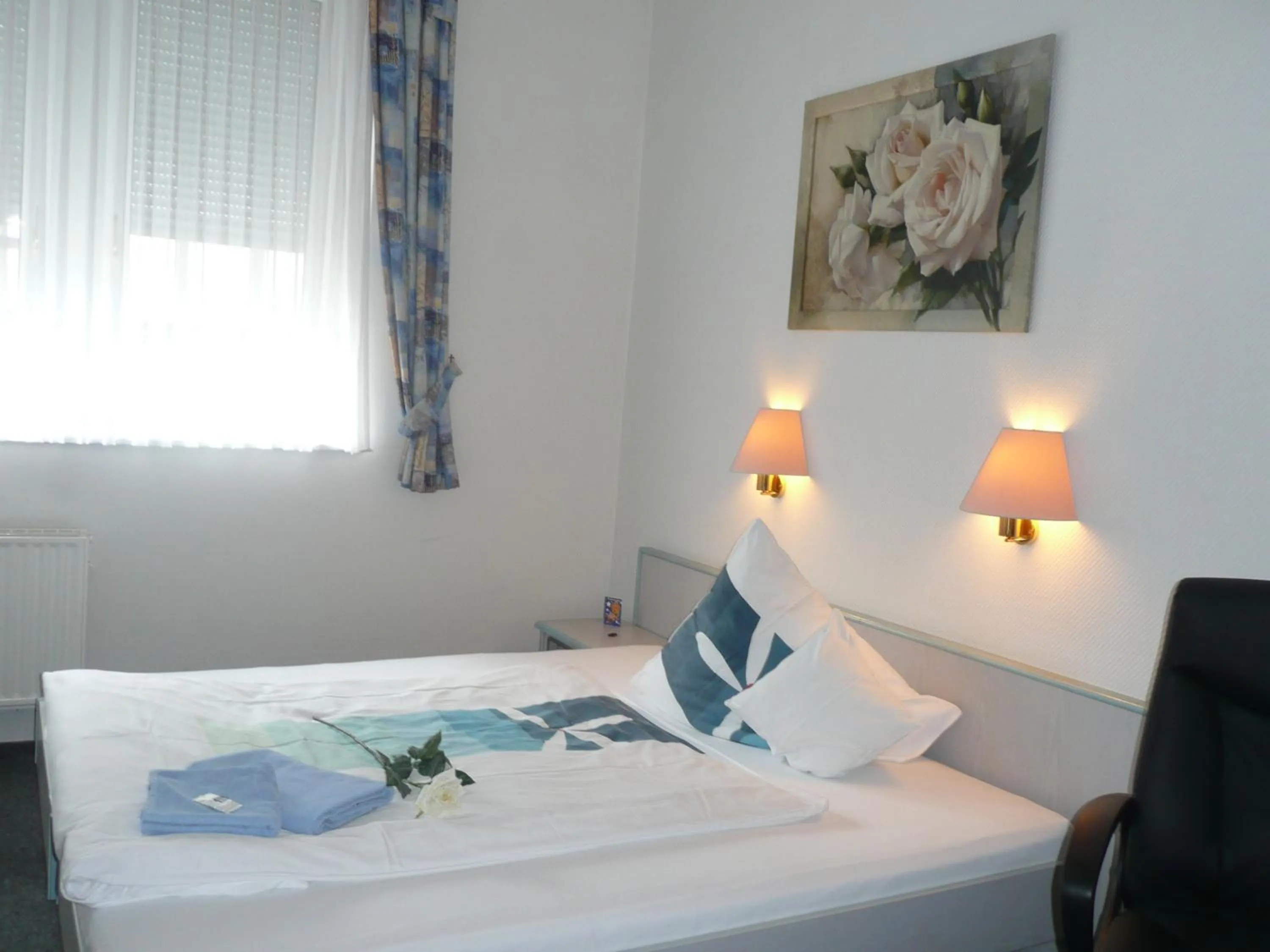 Photo of the whole room, Bed in Landgasthaus Bonn