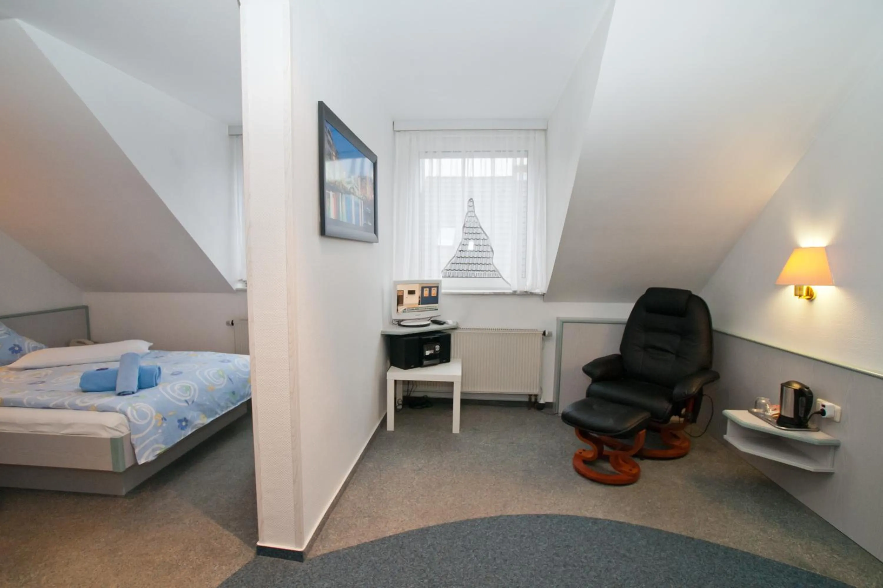 Photo of the whole room, Bed in Landgasthaus Bonn