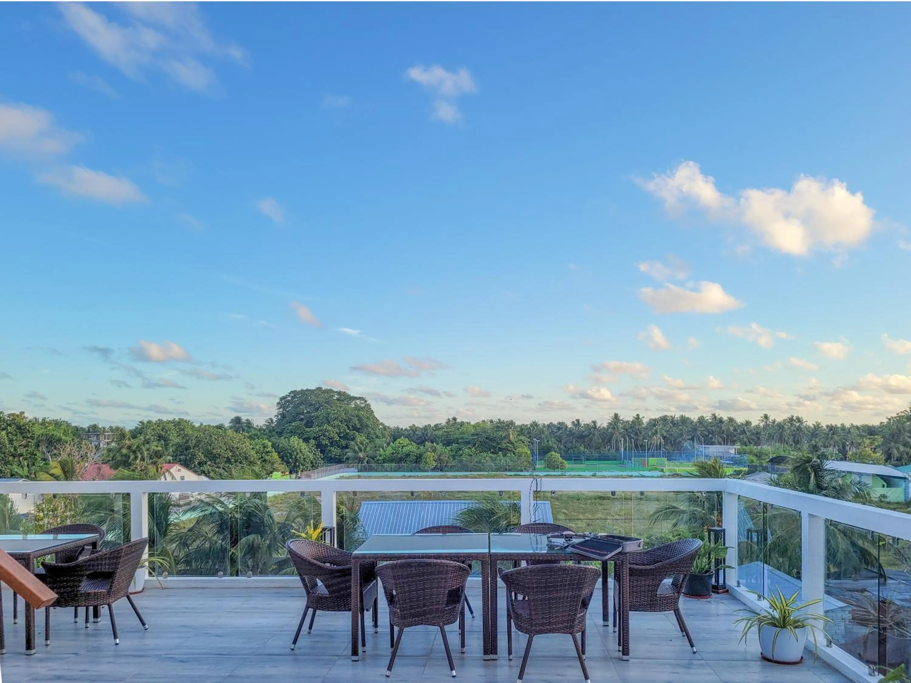 Restaurant/places to eat in Jeym Lodge