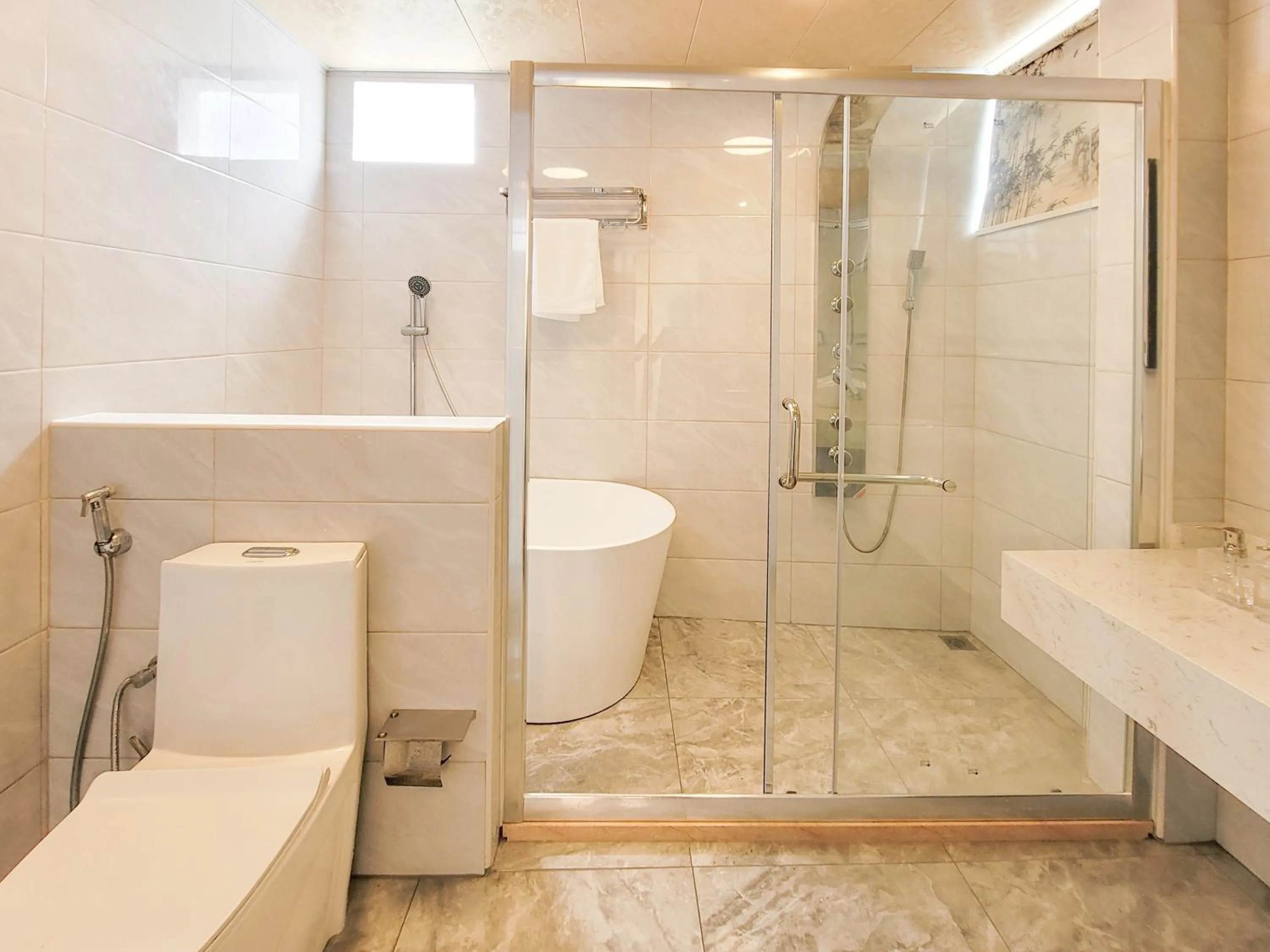 Shower in Jeym Lodge