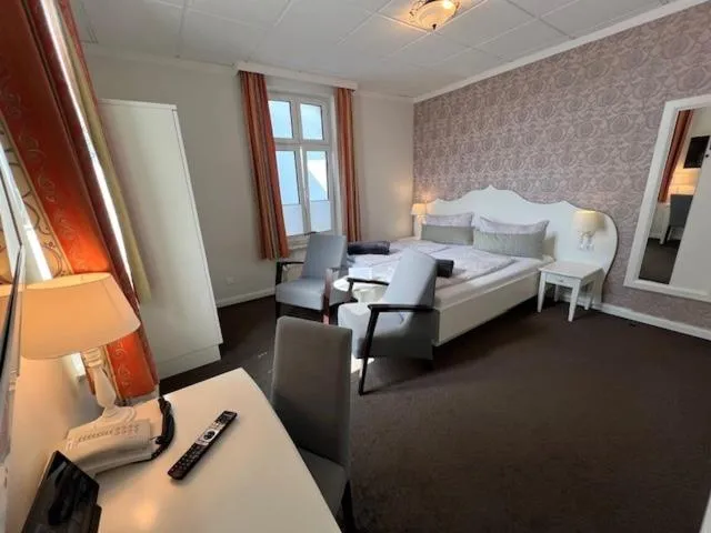 Photo of the whole room, Bed in Hotel Strandvilla Janine