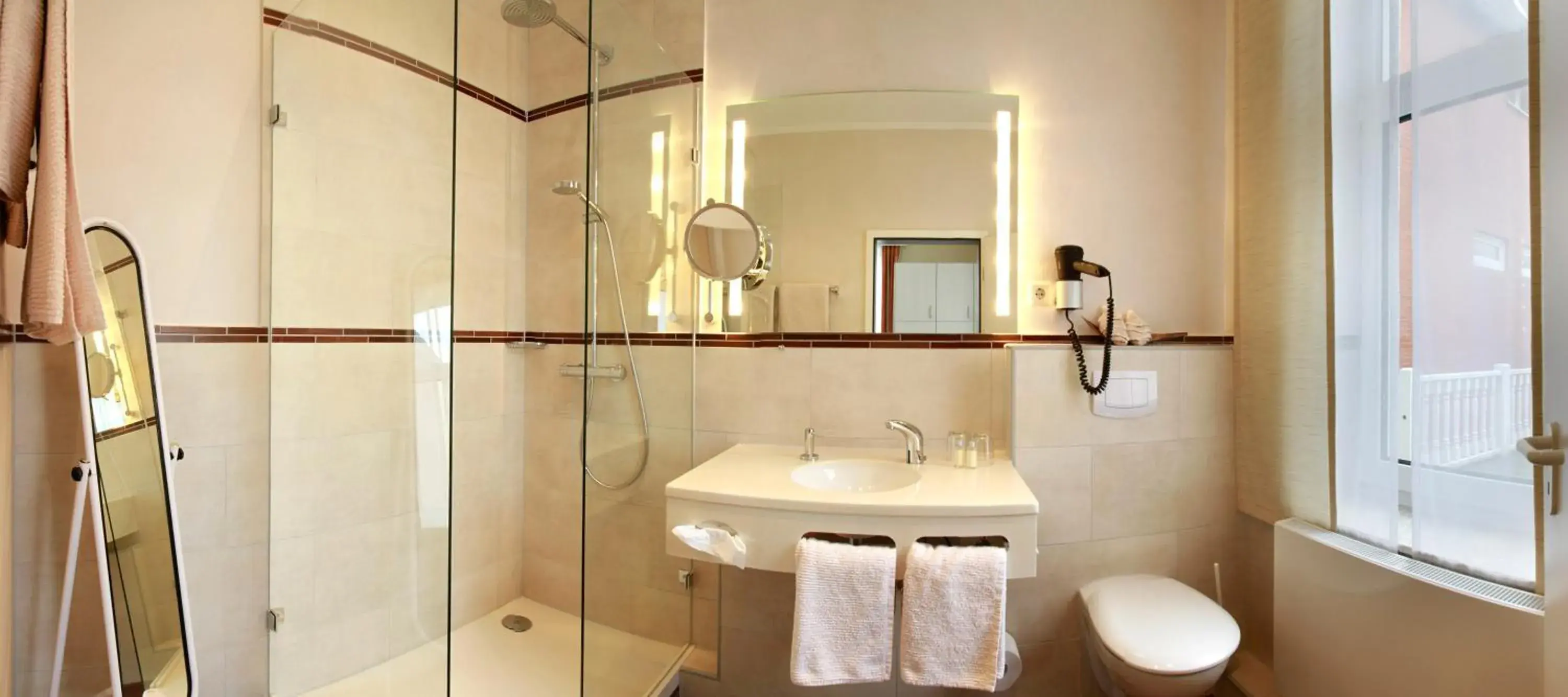 Family Two-Bedroom Suite in Hotel Strandvilla Janine Family Two-Bedroom Suite in Hotel Strandvilla Janine