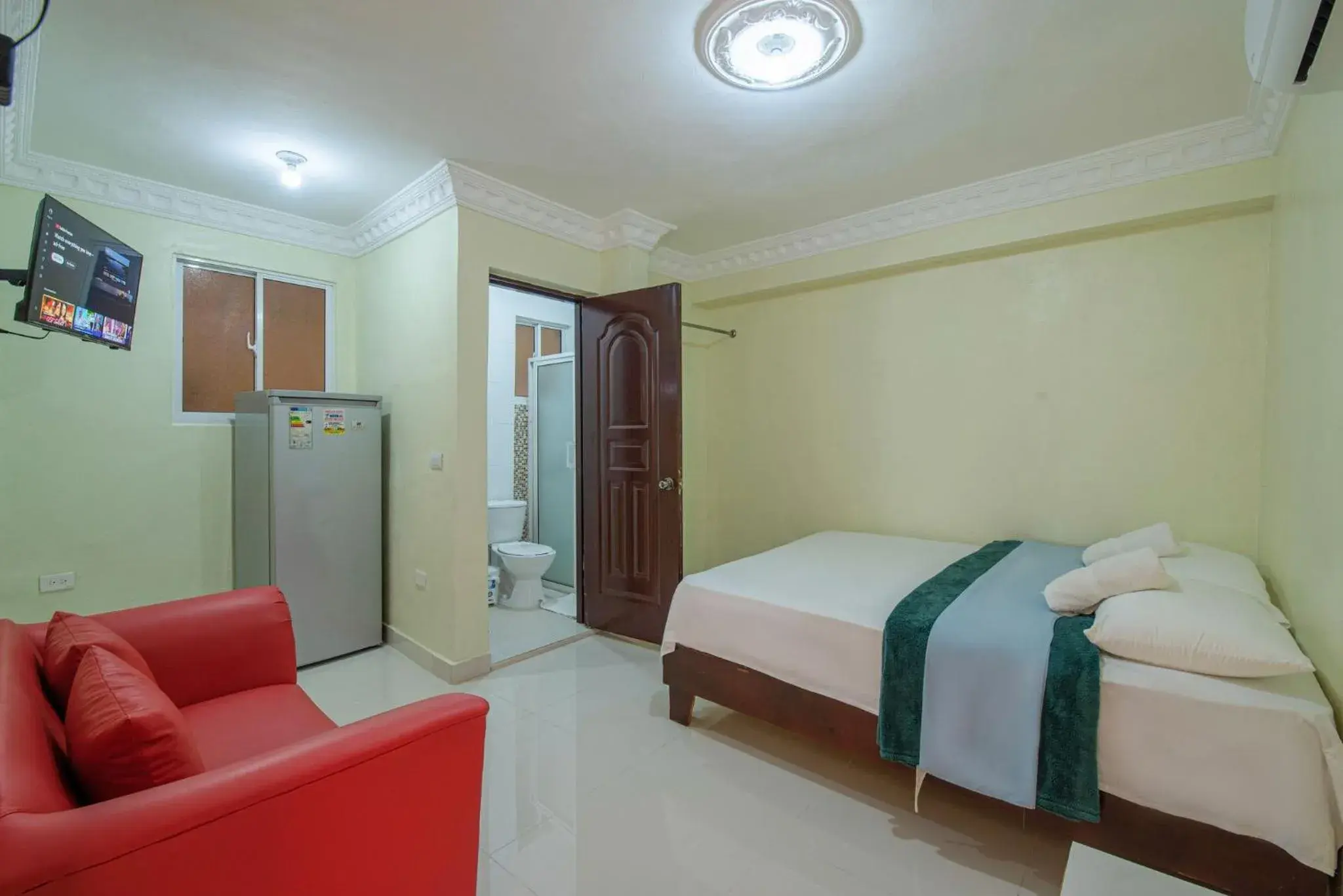 Toilet, Bed in Tropical Island Apartahotel Toilet, Bed in Tropical Island Apartahotel