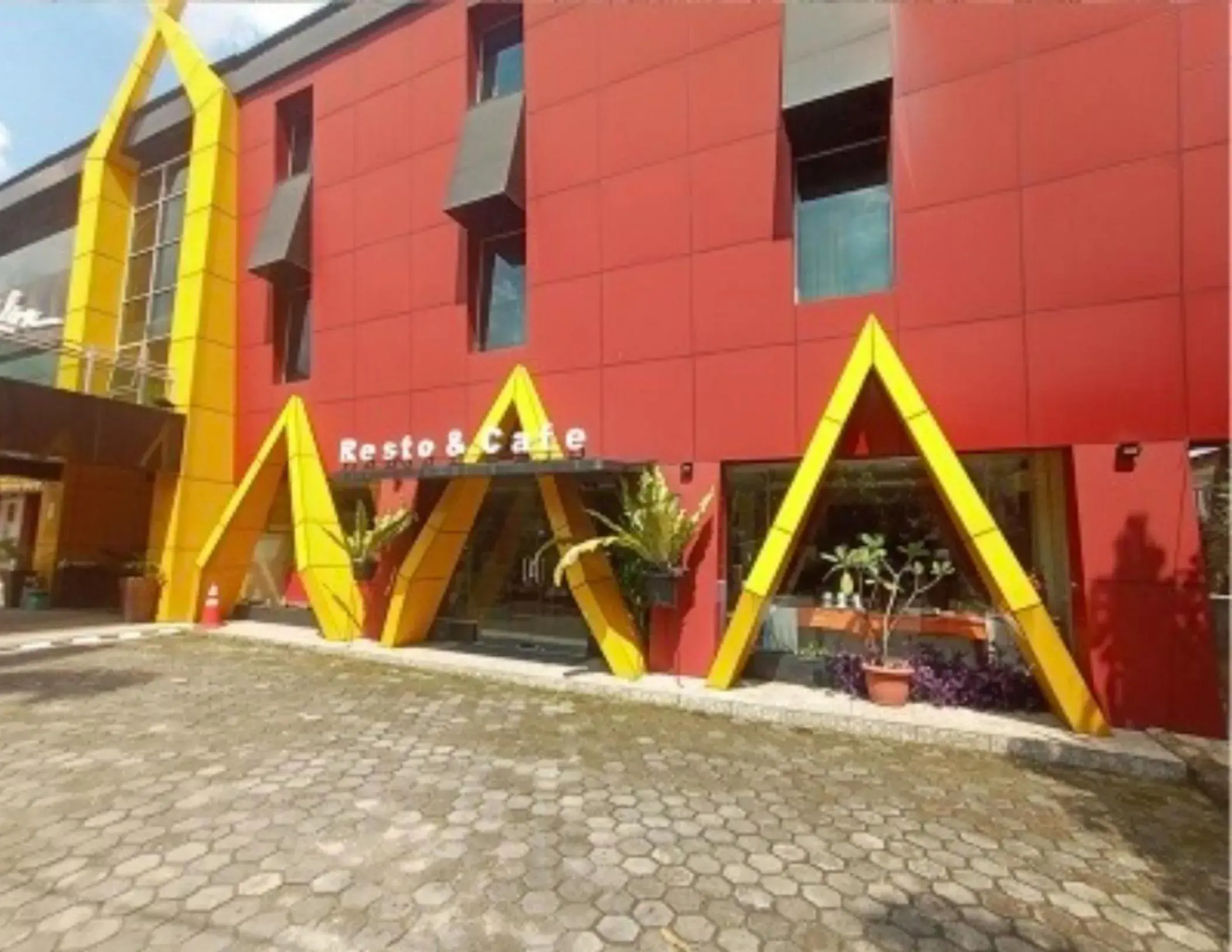 Restaurant/places to eat in DLIRA SYARIAH HOTEL Restaurant/places to eat in DLIRA SYARIAH HOTEL