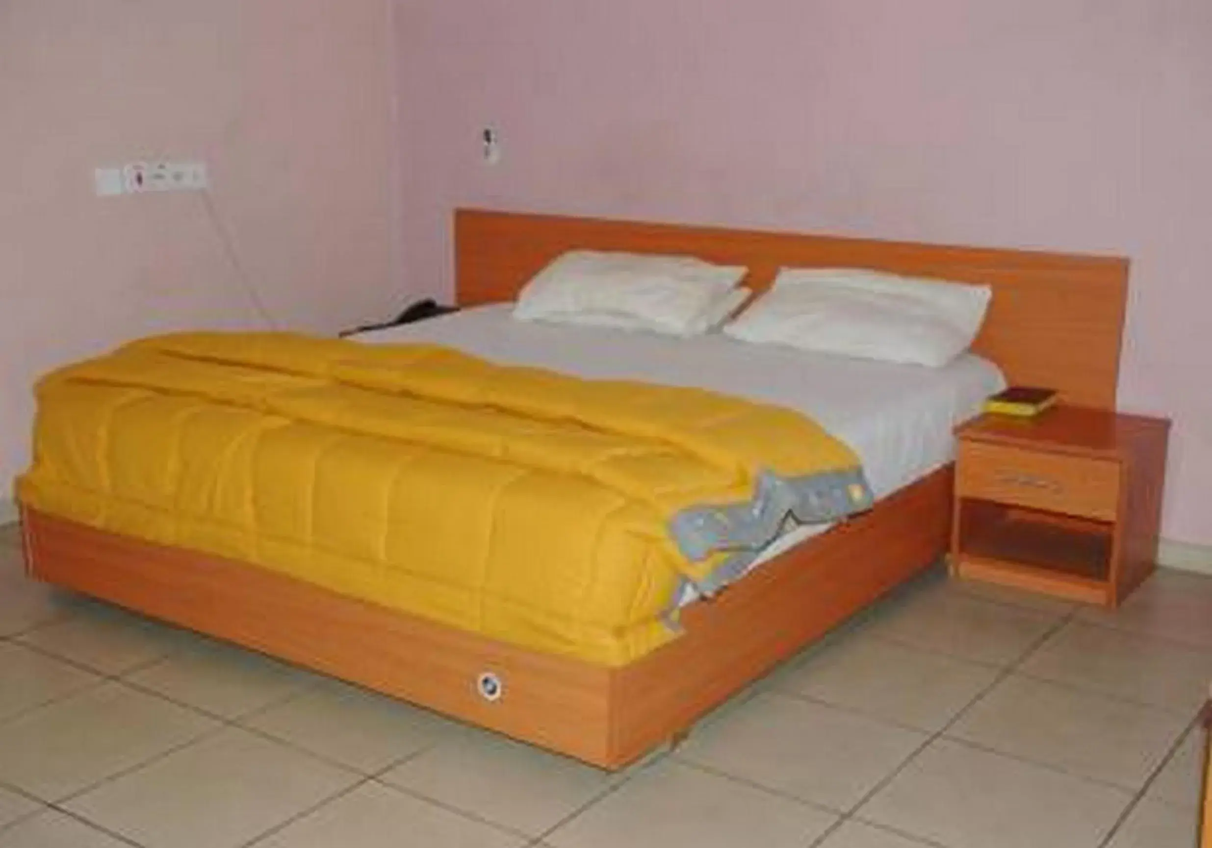 Bed in Londa Hotel and Suites - Double Bed in Londa Hotel and Suites - Double