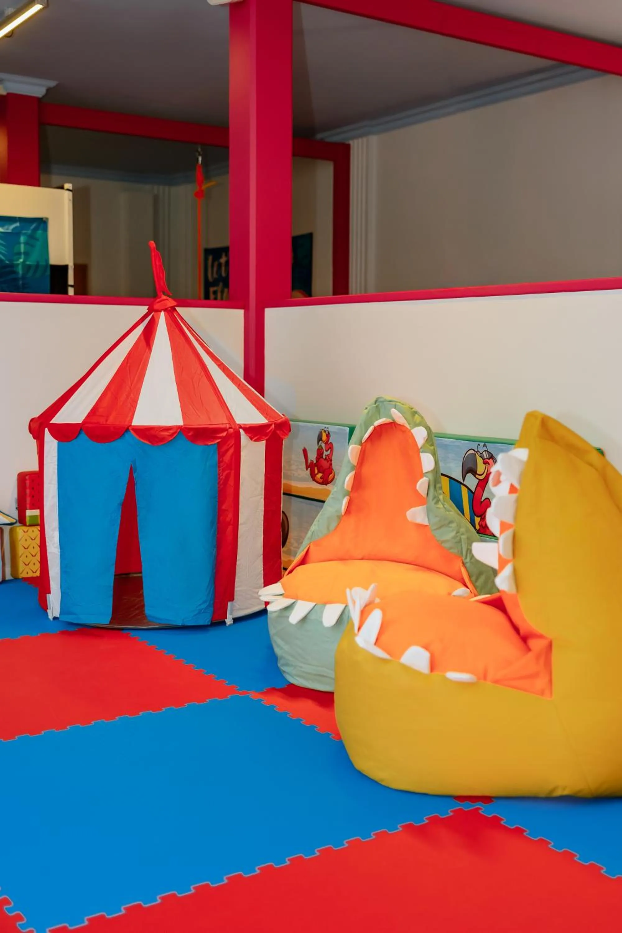 Children play ground, Bed in Villa Beachside