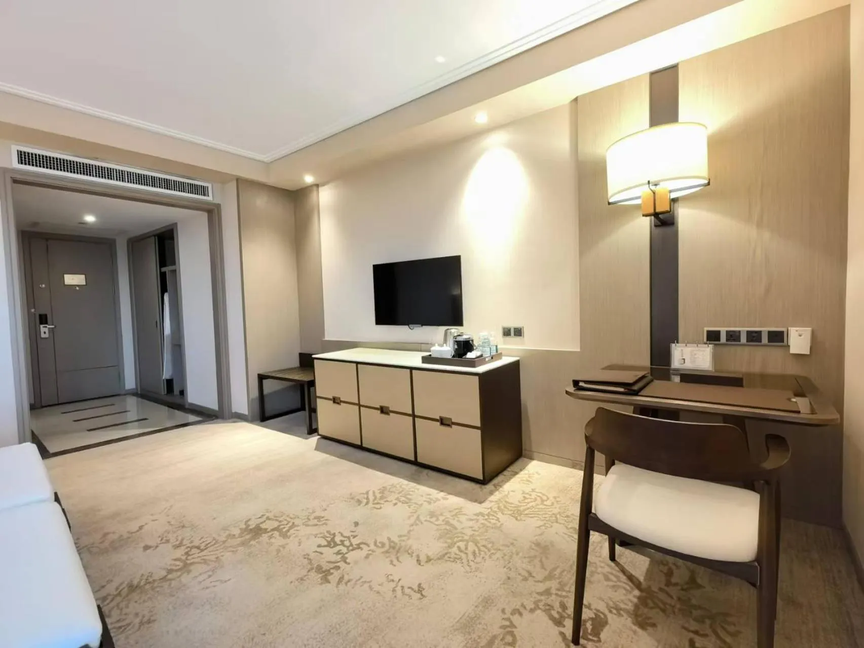 TV and multimedia in Jin Jiang Pine City Hotel