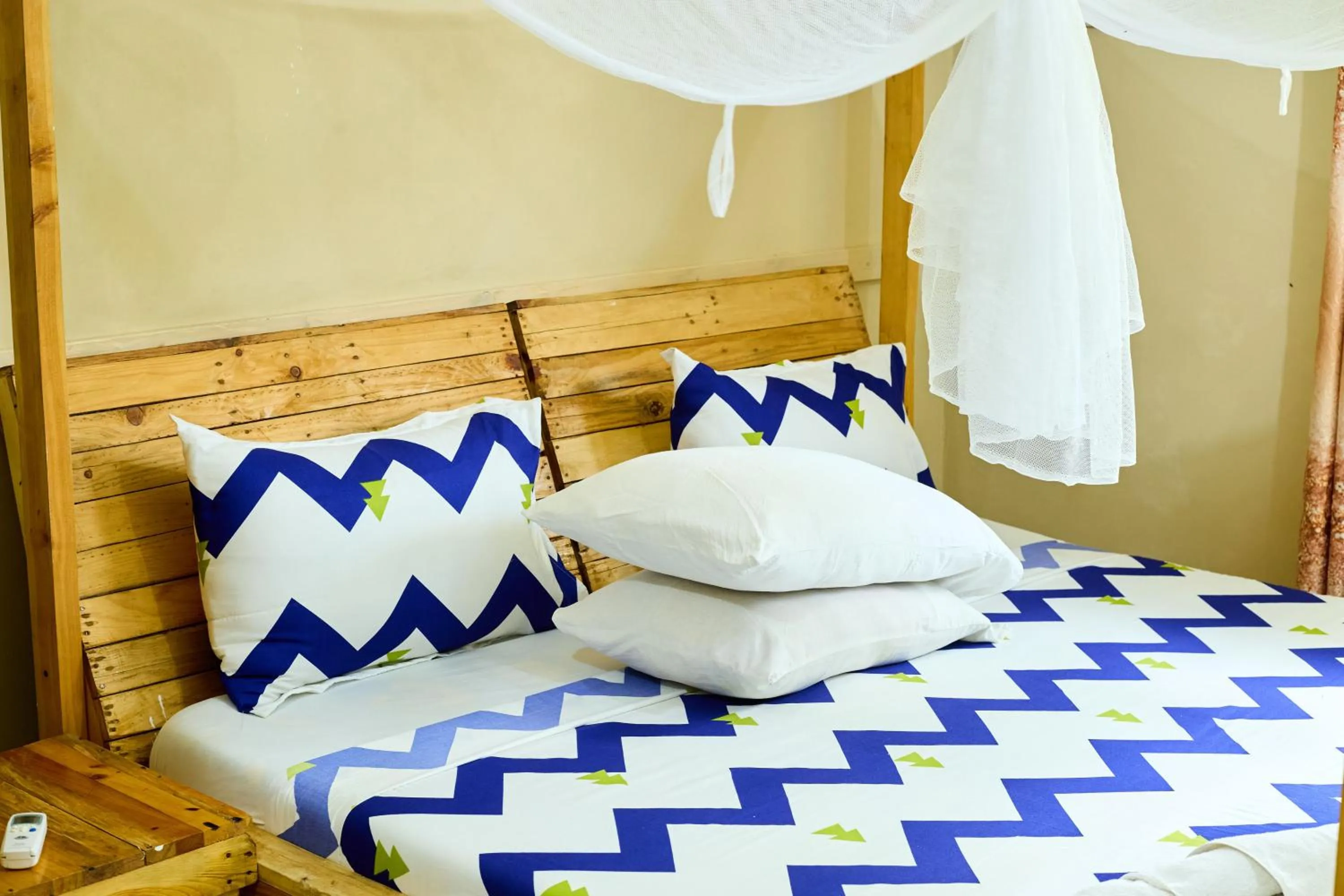 Bed in L&J Modern Backpackers Kinondoni