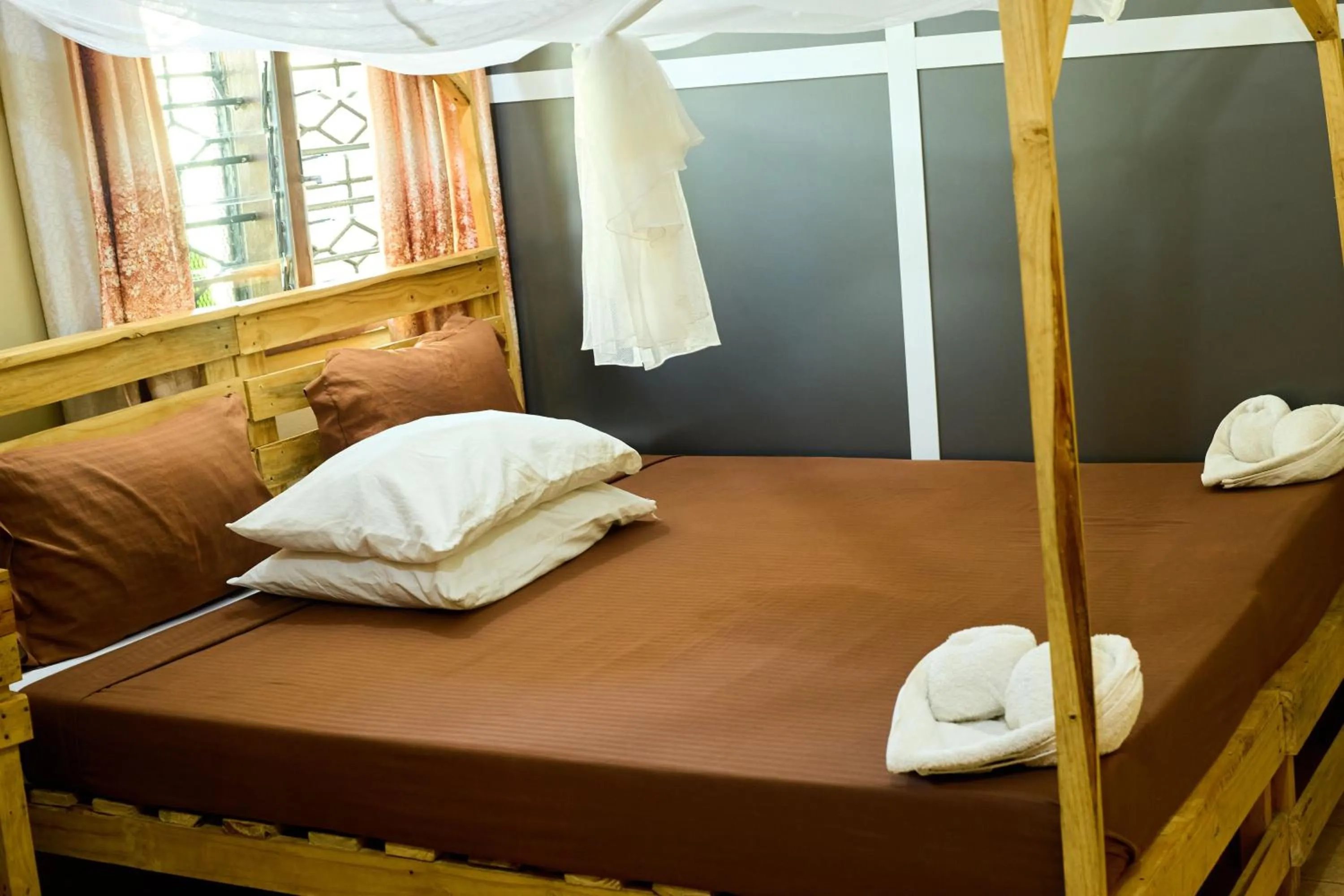 Bed in L&J Modern Backpackers Kinondoni