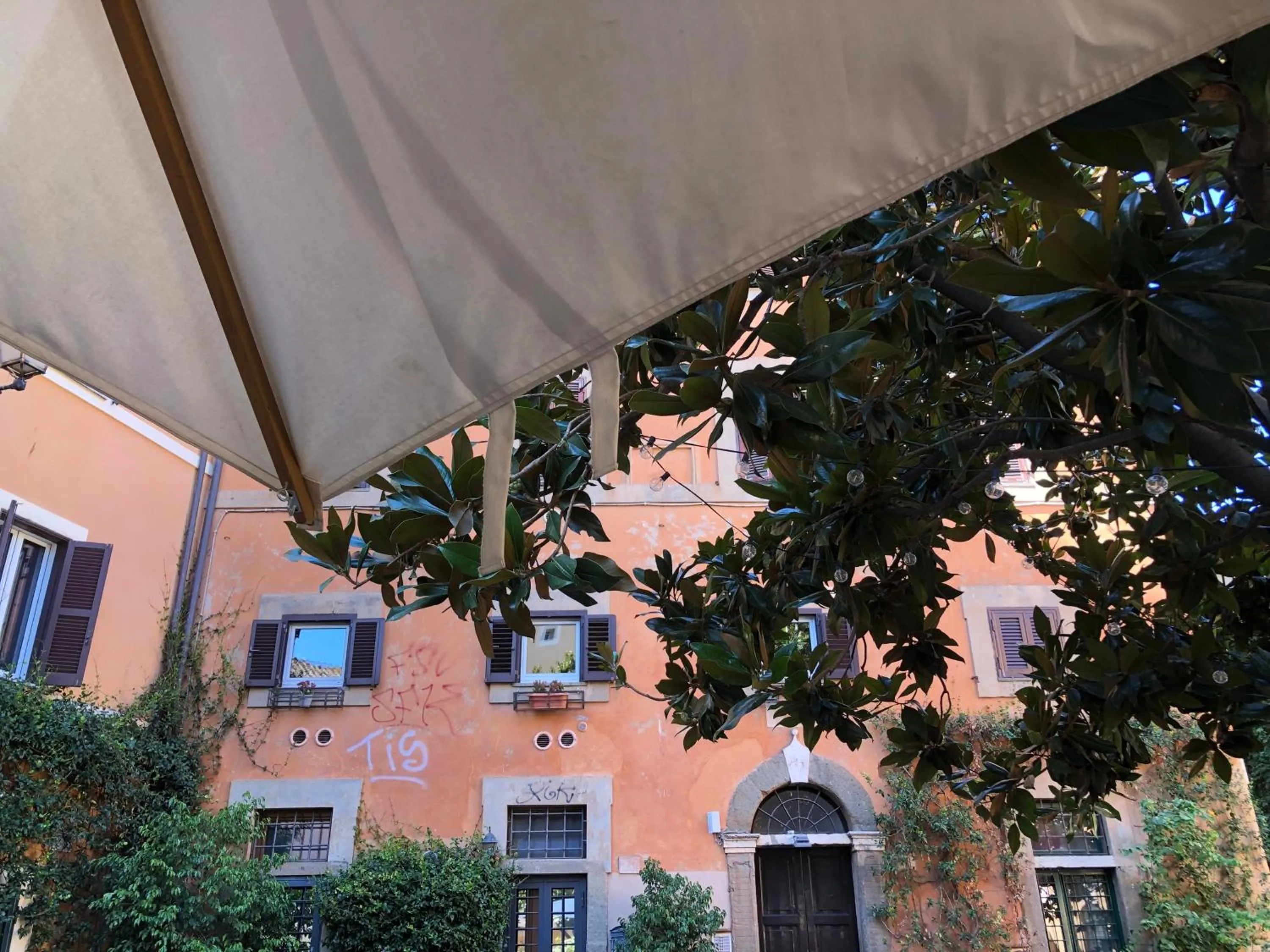 Property building in Trastevere numero 28