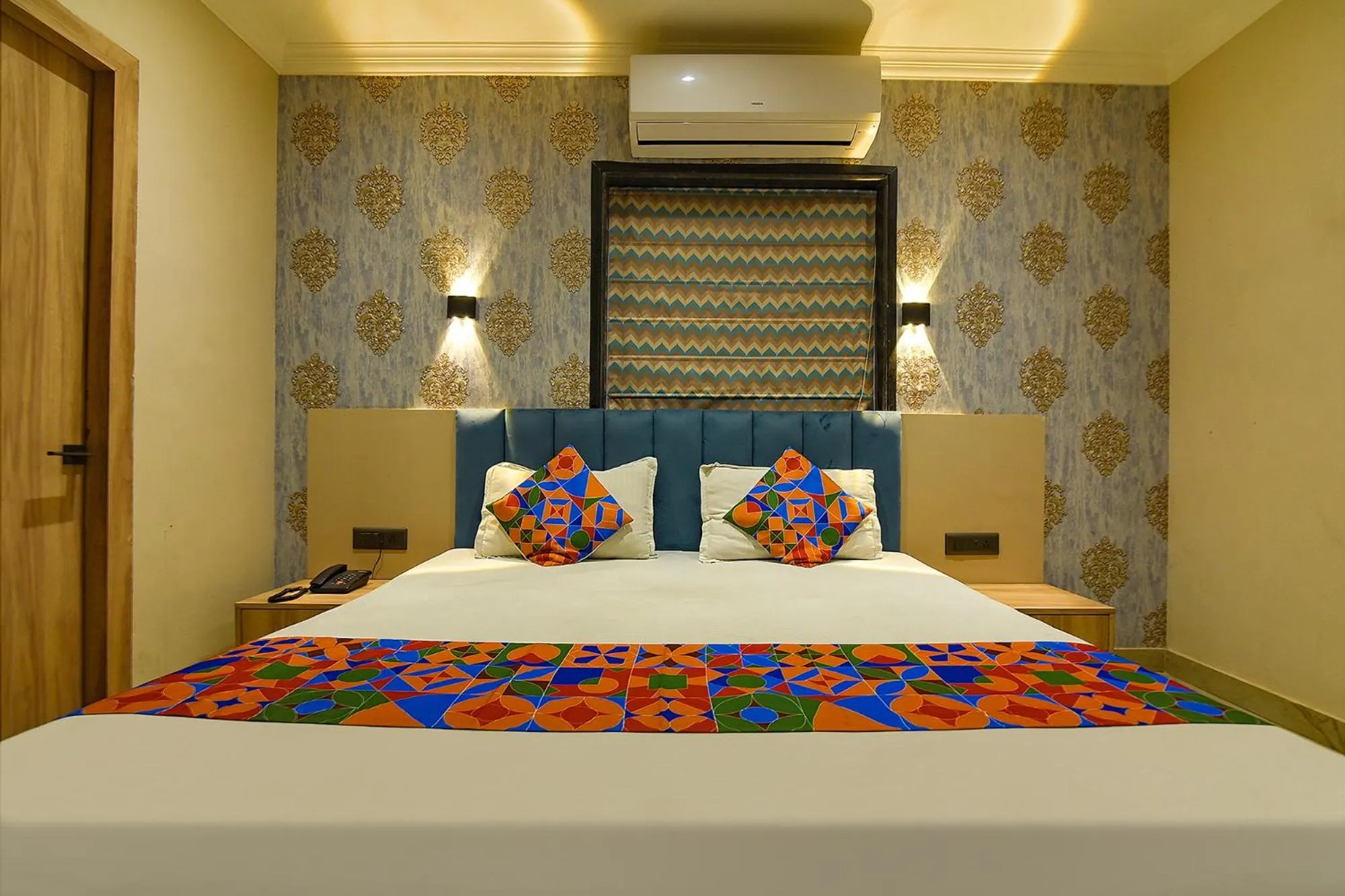 Bed in FabHotel Clive Regency Lovelock - Nr Kolkata Airport
