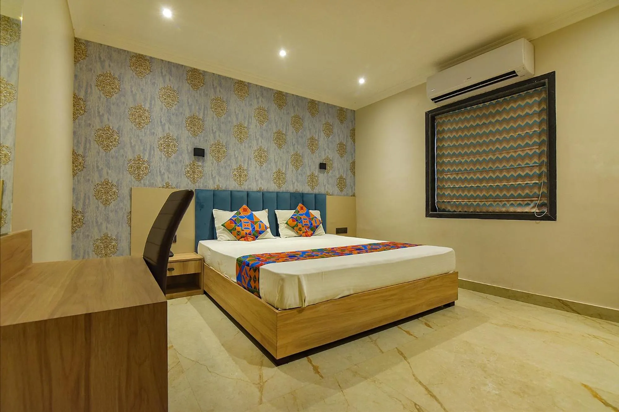 Bed in FabHotel Clive Regency Lovelock - Nr Kolkata Airport