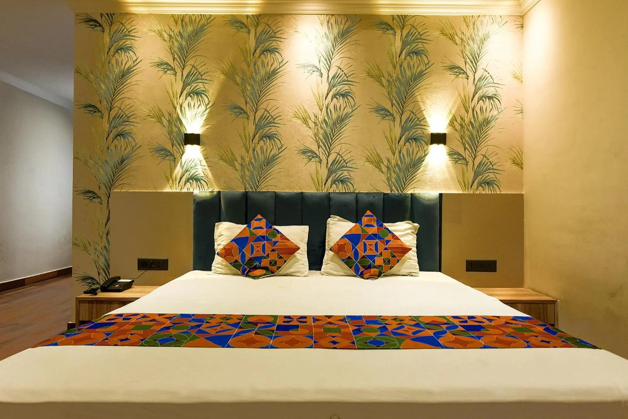 Bed in FabHotel Clive Regency Lovelock - Nr Kolkata Airport