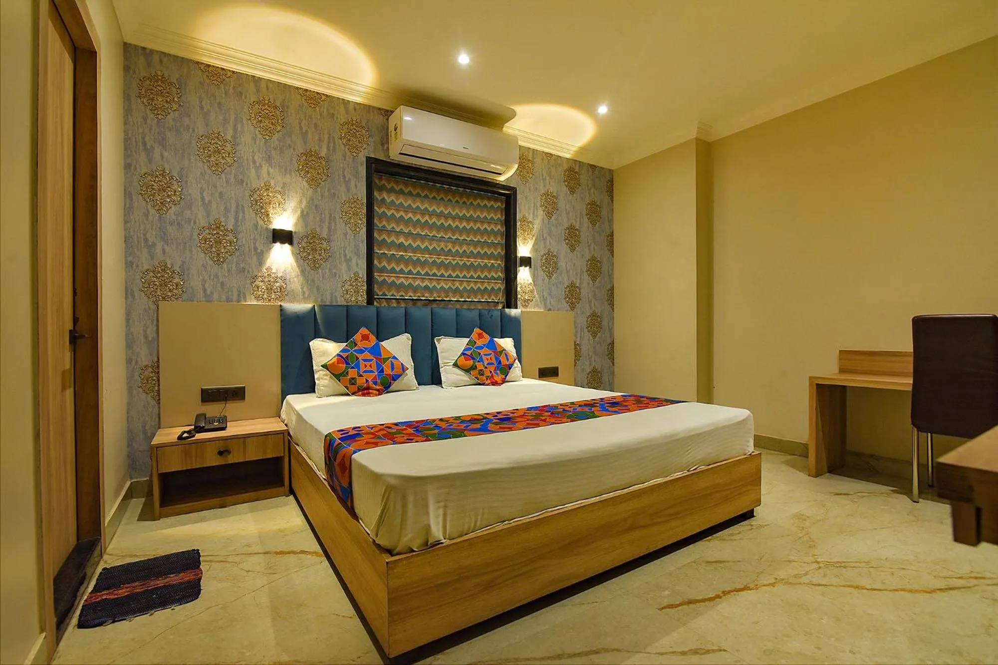 Bed in FabHotel Clive Regency Lovelock - Nr Kolkata Airport