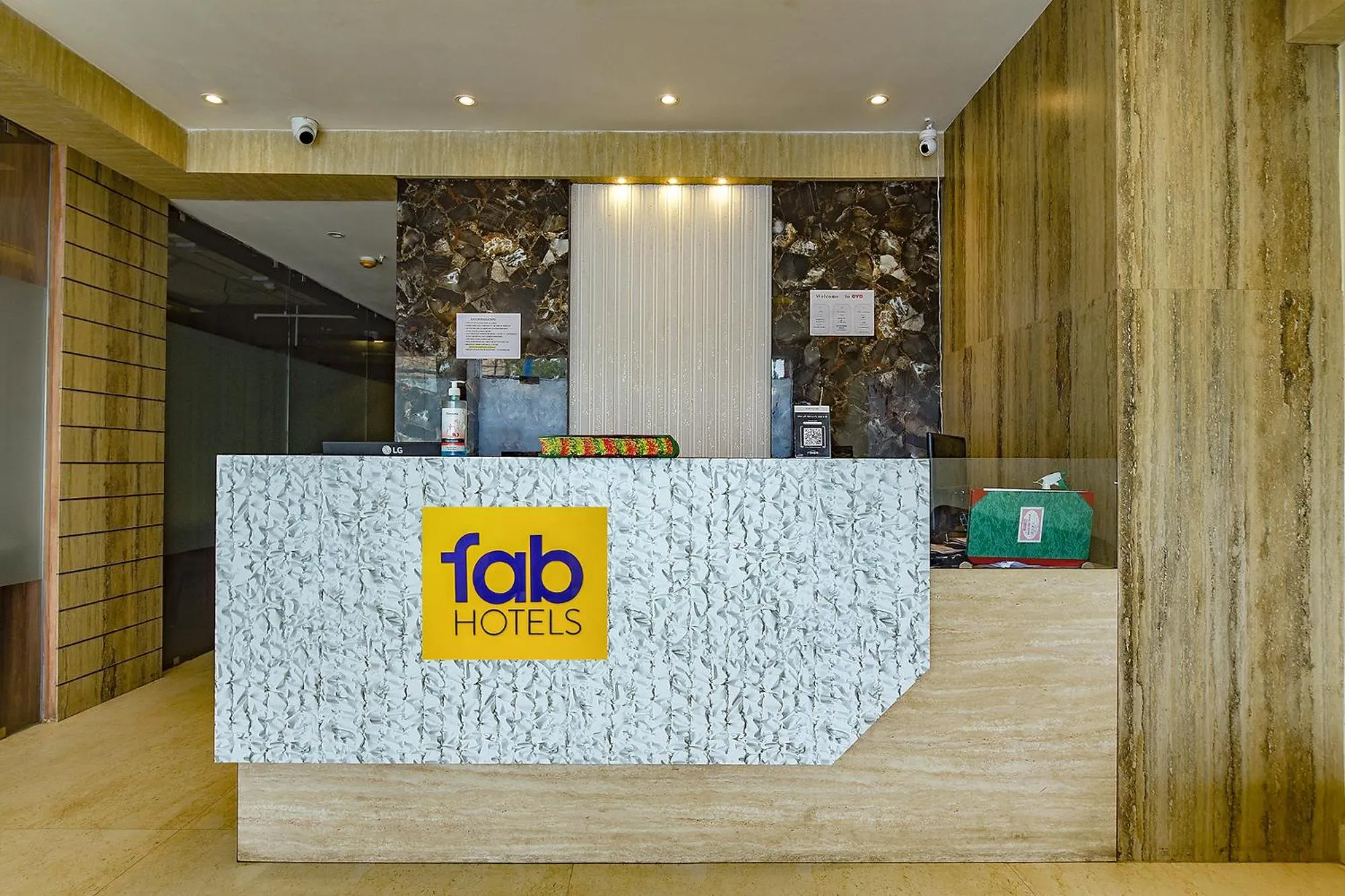 Lobby or reception in FabHotel Clive Regency Lovelock - Nr Kolkata Airport