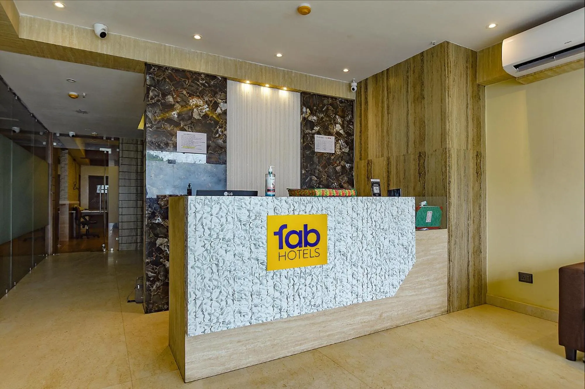 Lobby or reception in FabHotel Clive Regency Lovelock - Nr Kolkata Airport