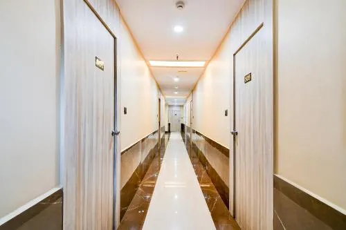 FabHotel Seventy Seven