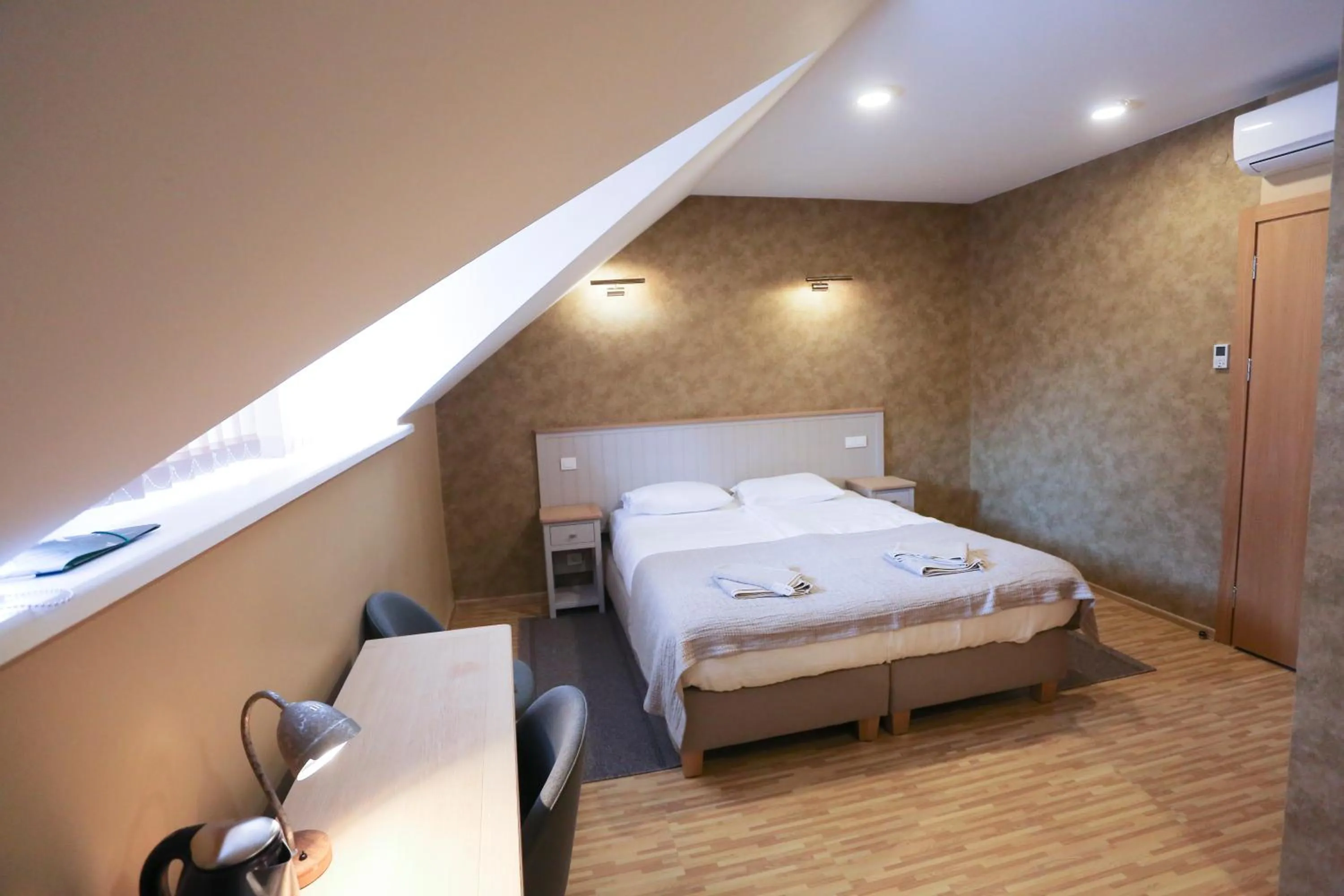 Photo of the whole room, Bed in Hotel Jonapolis