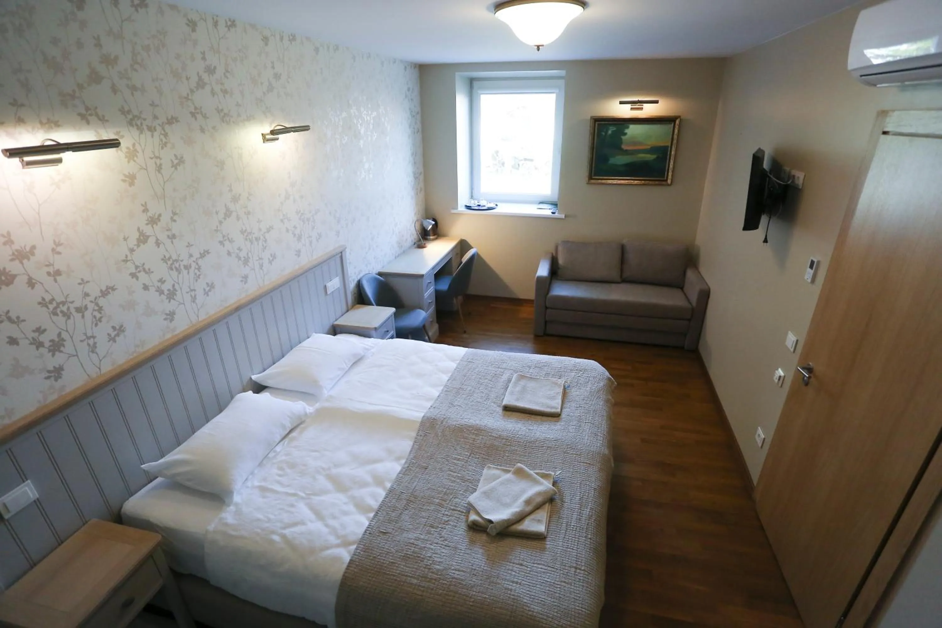 Photo of the whole room, Bed in Hotel Jonapolis