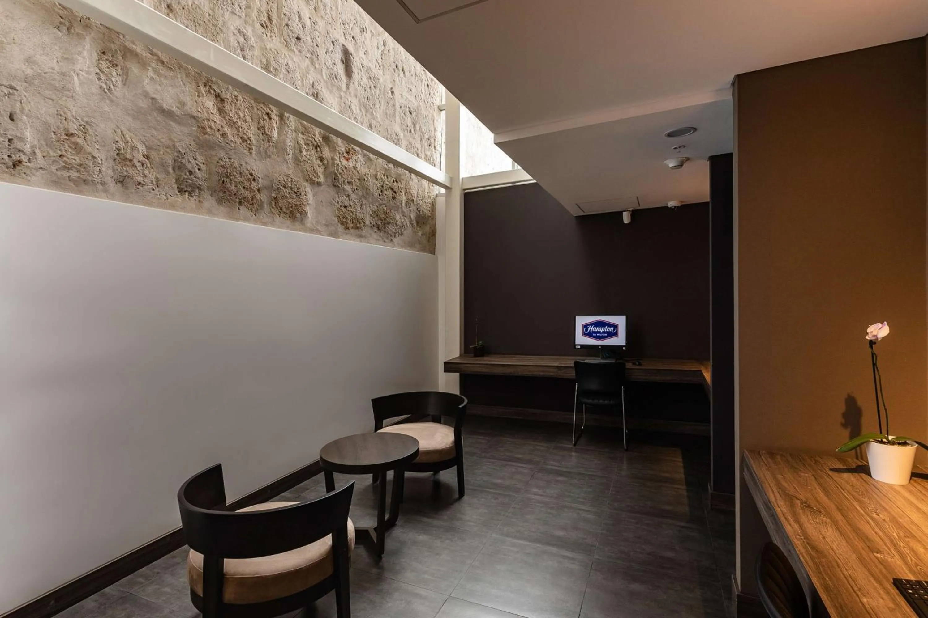 Business facilities in Hampton by Hilton Arequipa