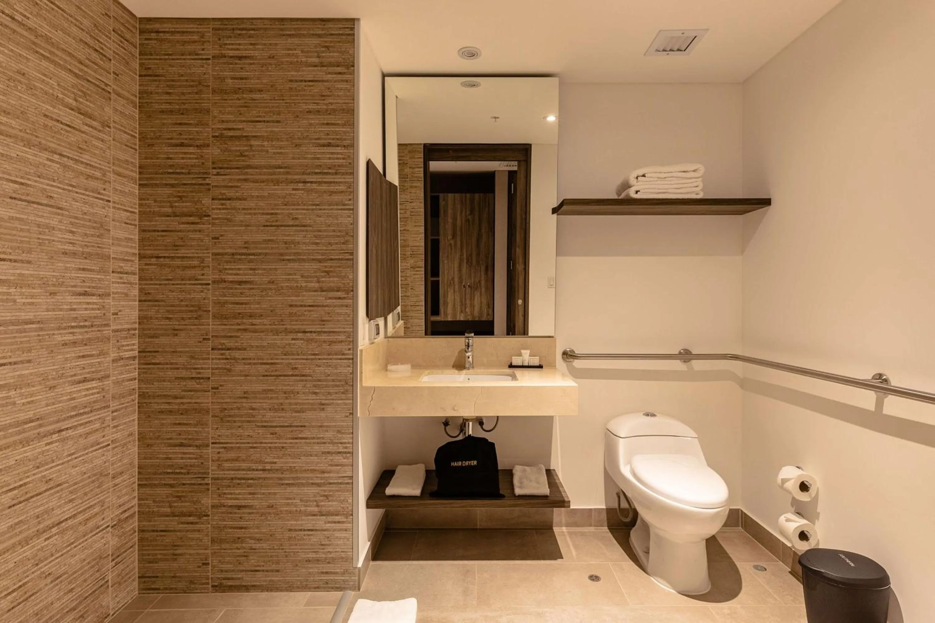 Bathroom in Hampton by Hilton Arequipa