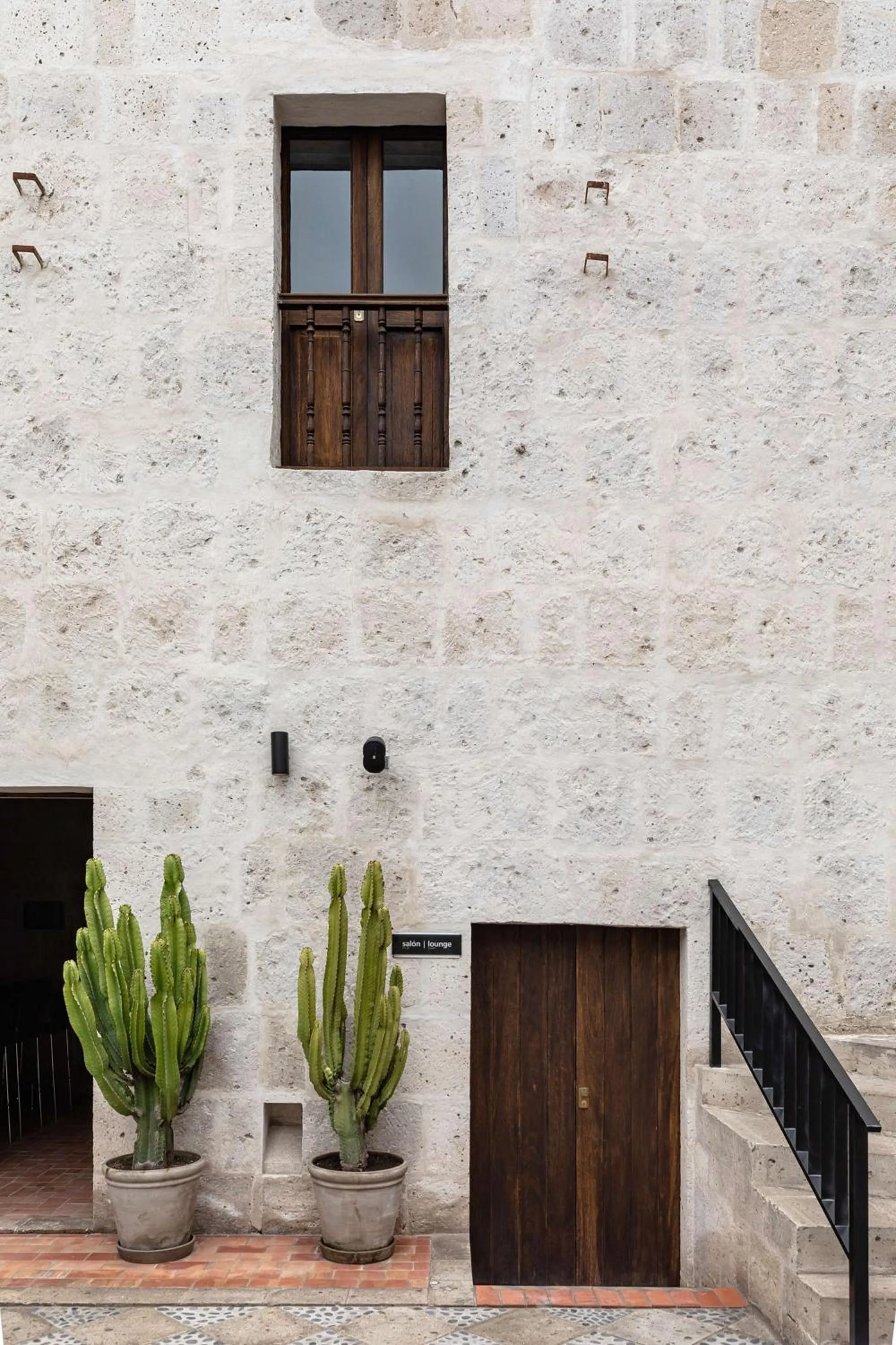 Property building in Hampton by Hilton Arequipa