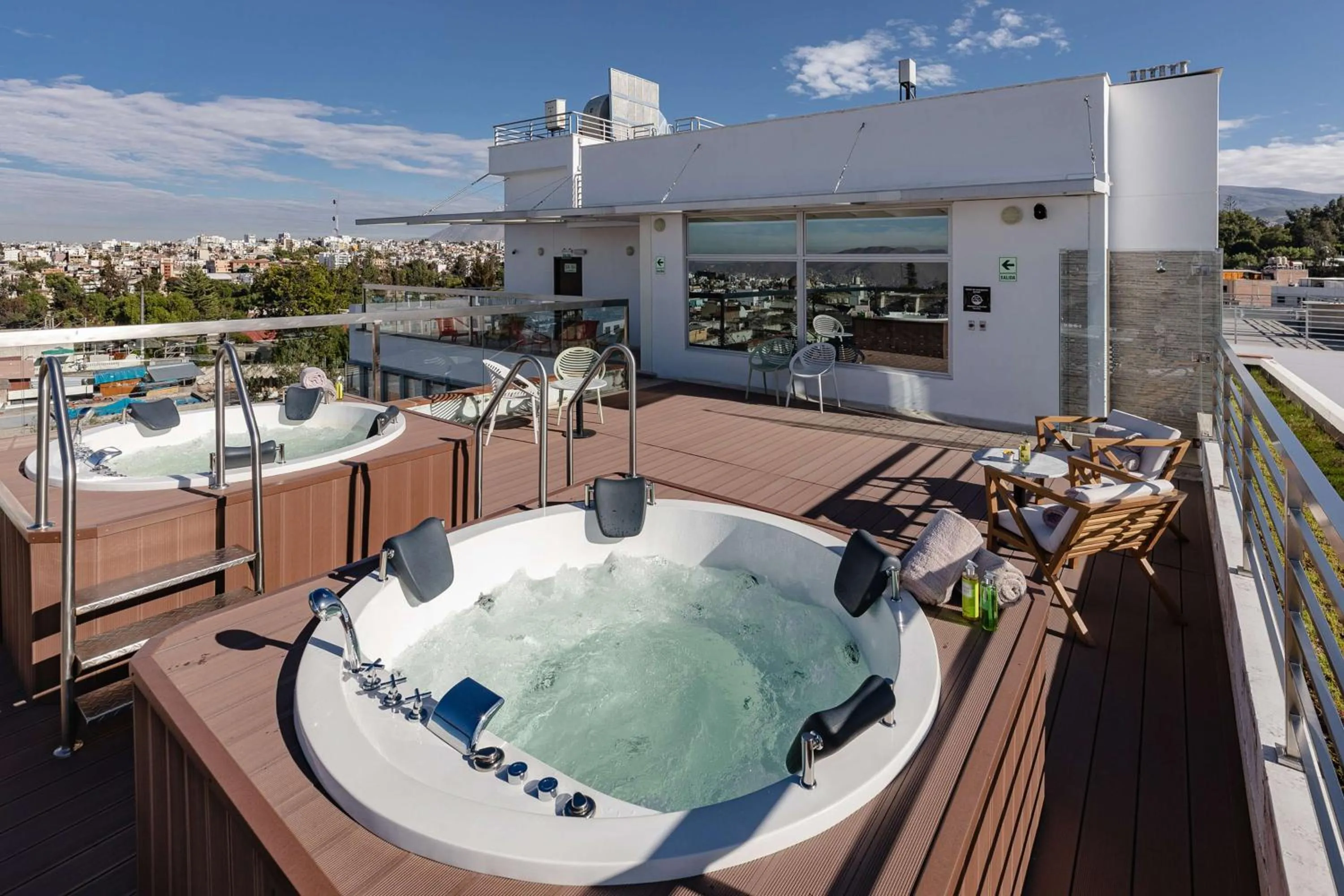 Hot Tub in Hampton by Hilton Arequipa