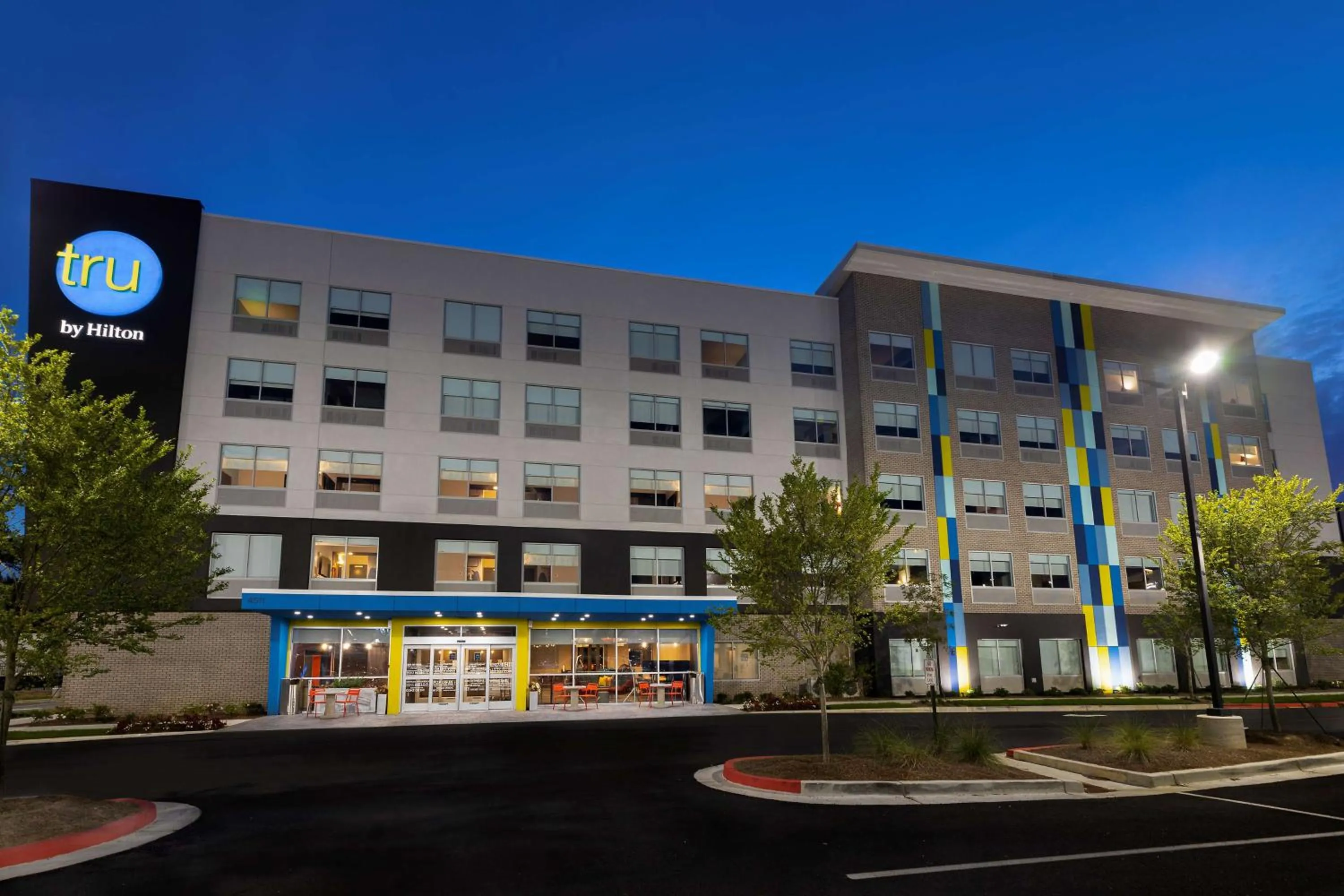 Property building in Tru By Hilton Atlanta Galleria Ballpark, GA