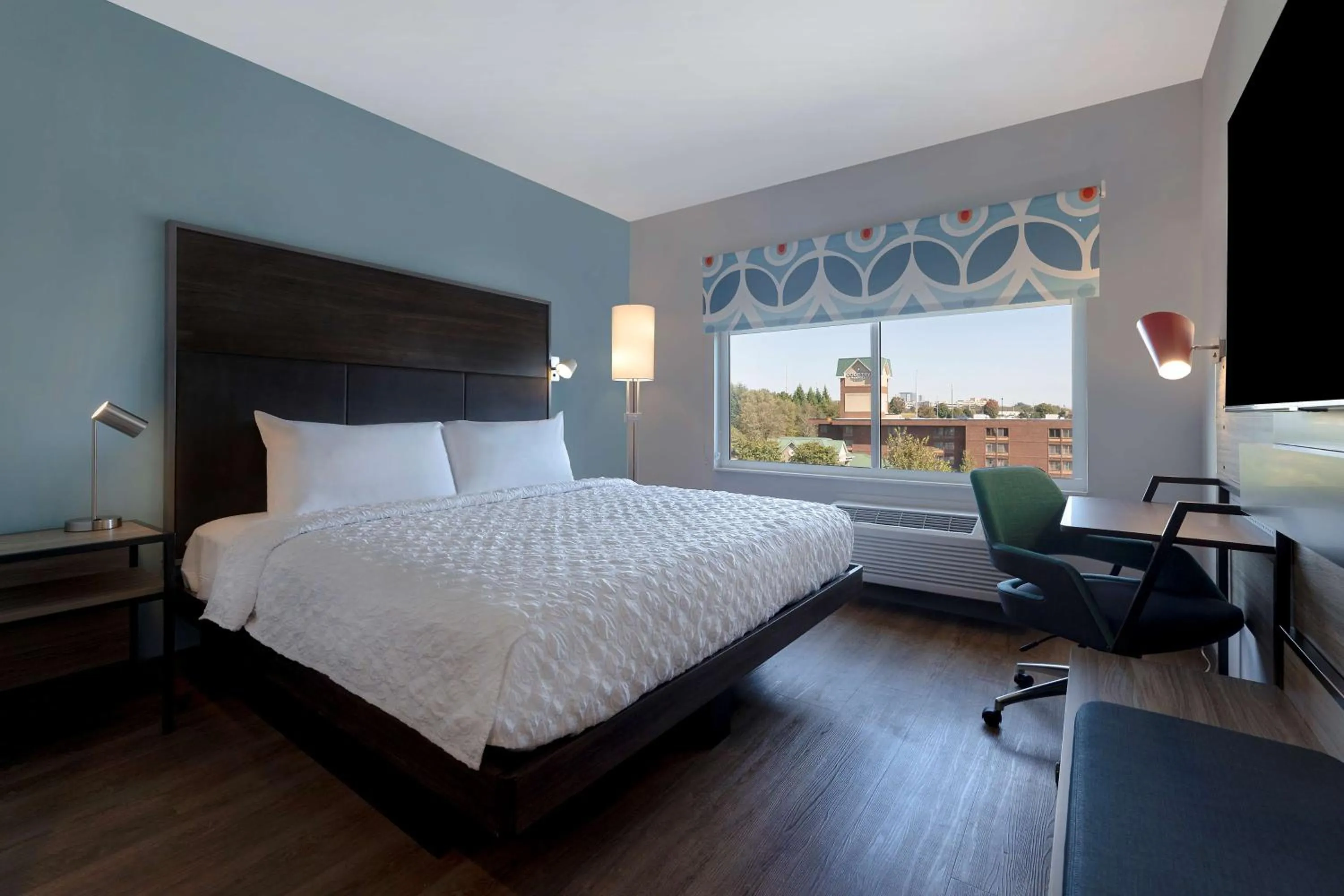 Bedroom, Bed in Tru By Hilton Atlanta Galleria Ballpark, GA