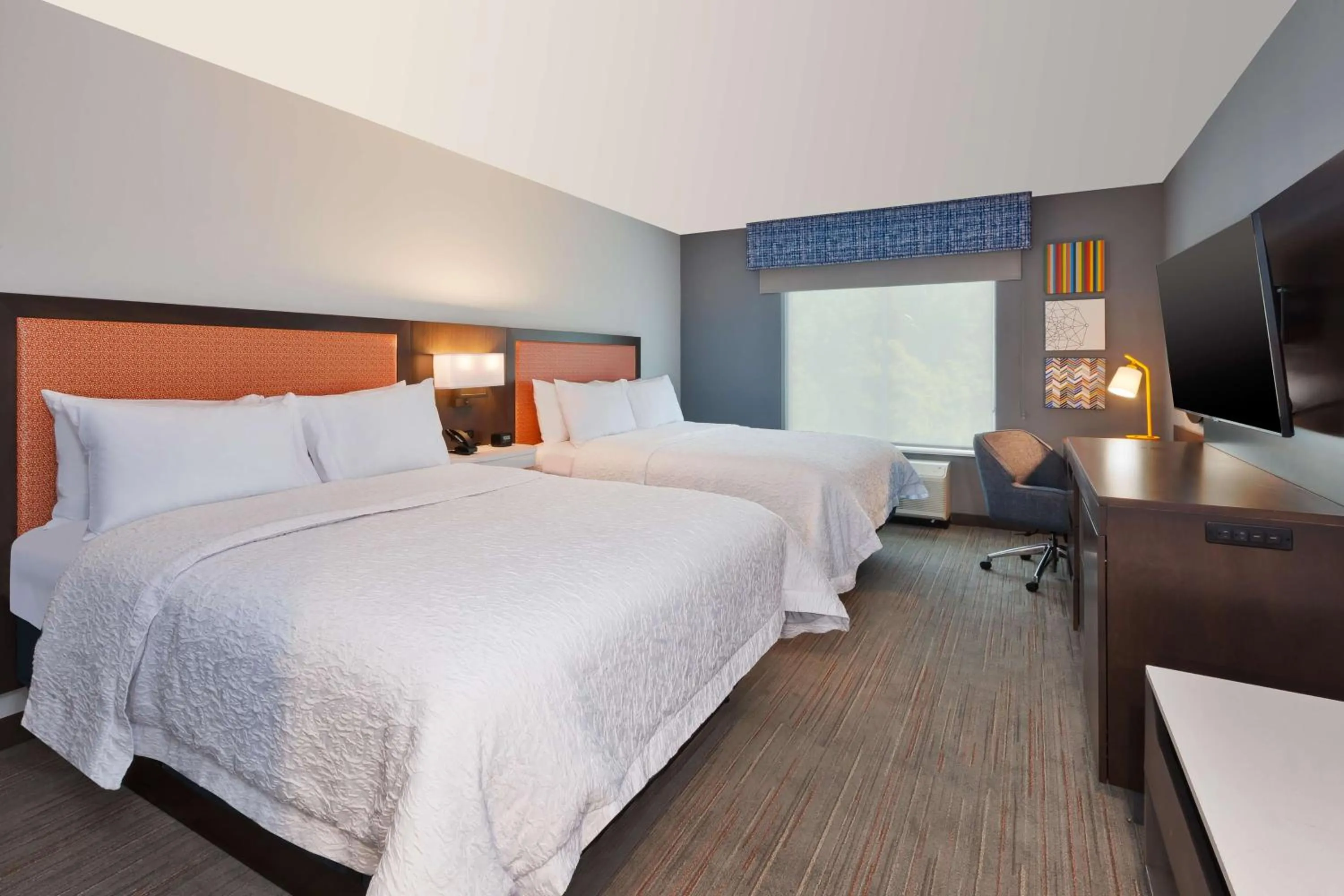 Bed in Hampton Inn Danville, Va