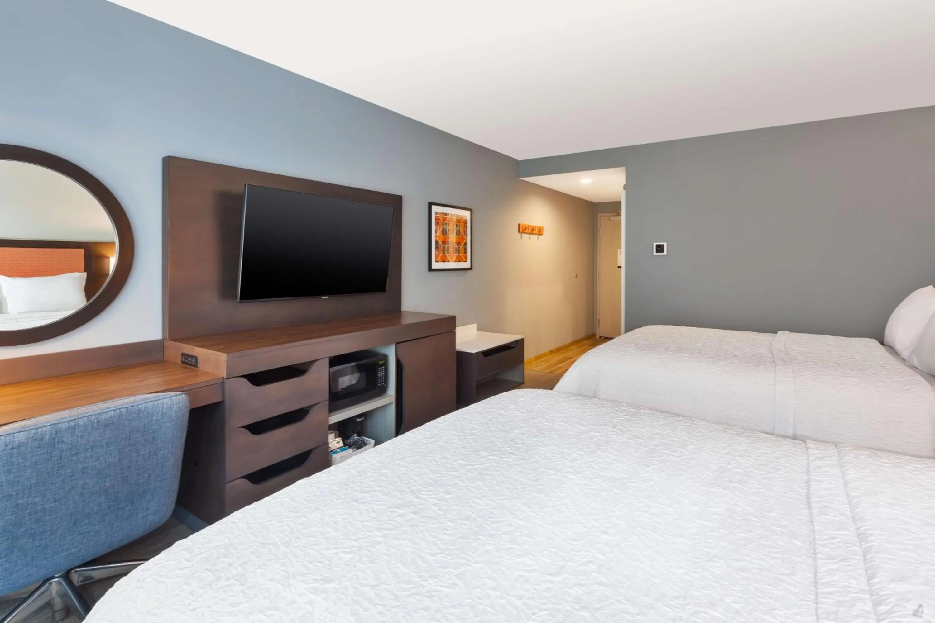 Bedroom, Bed in Hampton Inn Danville, Va