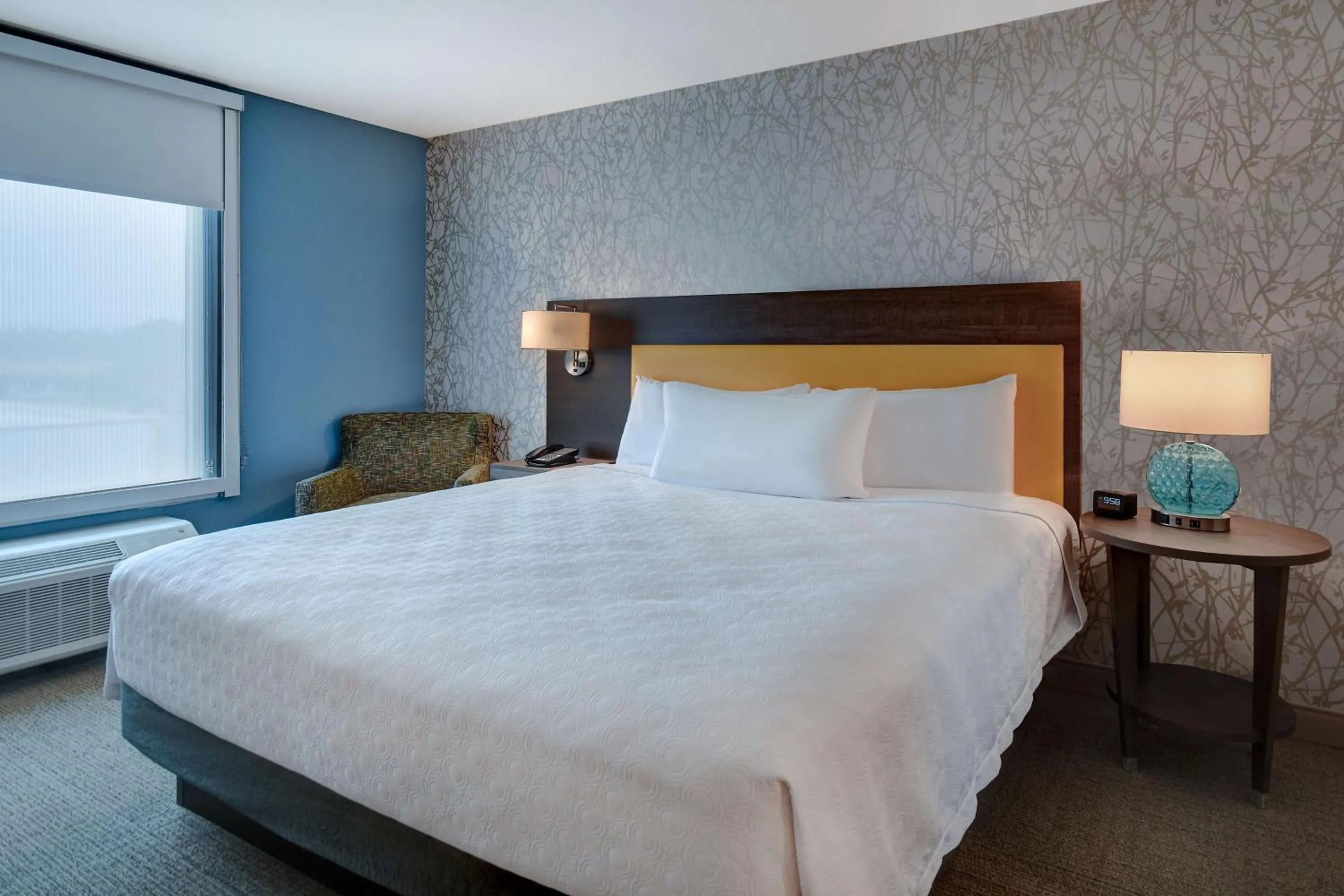 Bed in Home2 Suites East Hanover, NJ