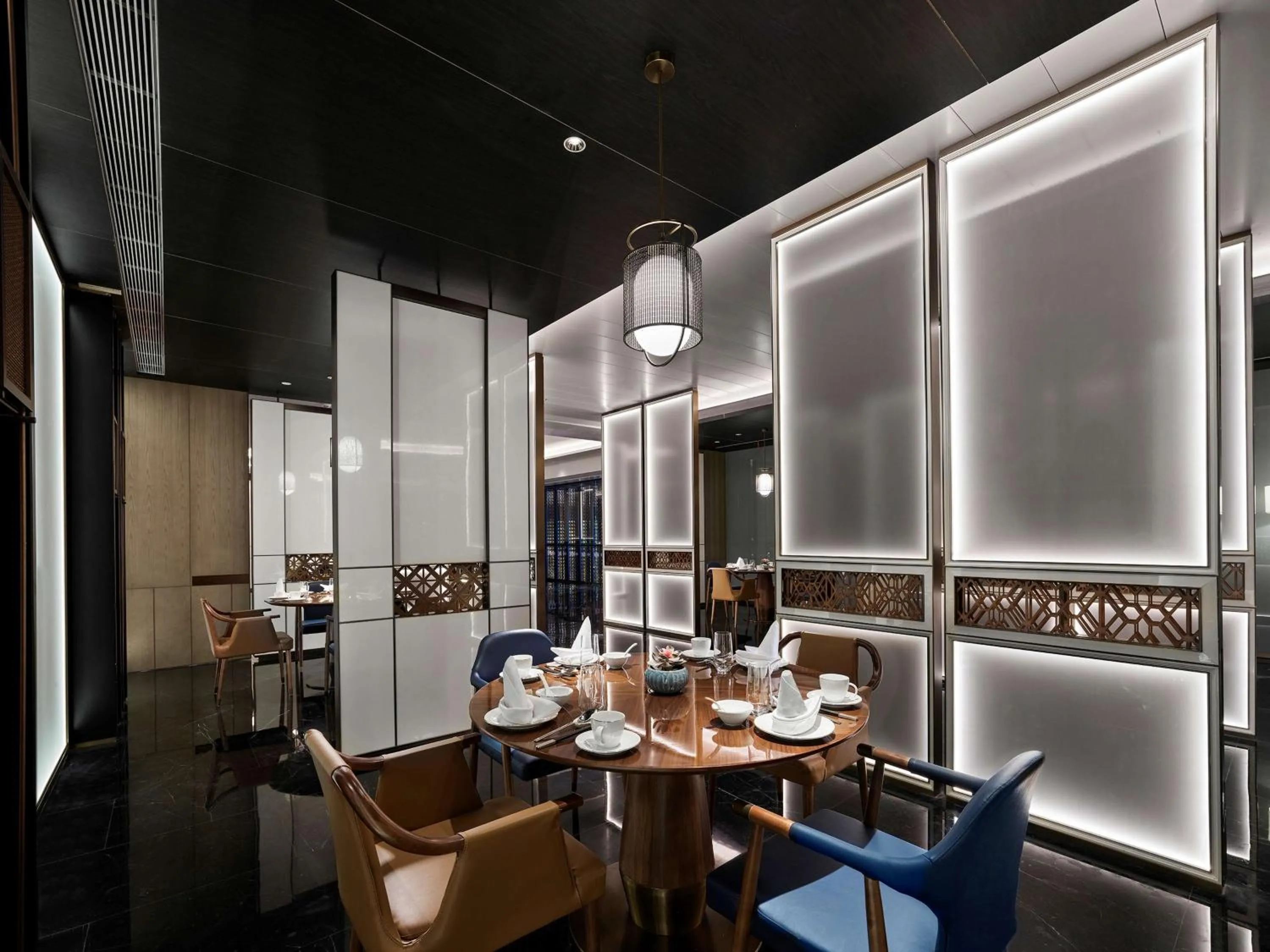 Restaurant/places to eat in Hilton Jiaxing