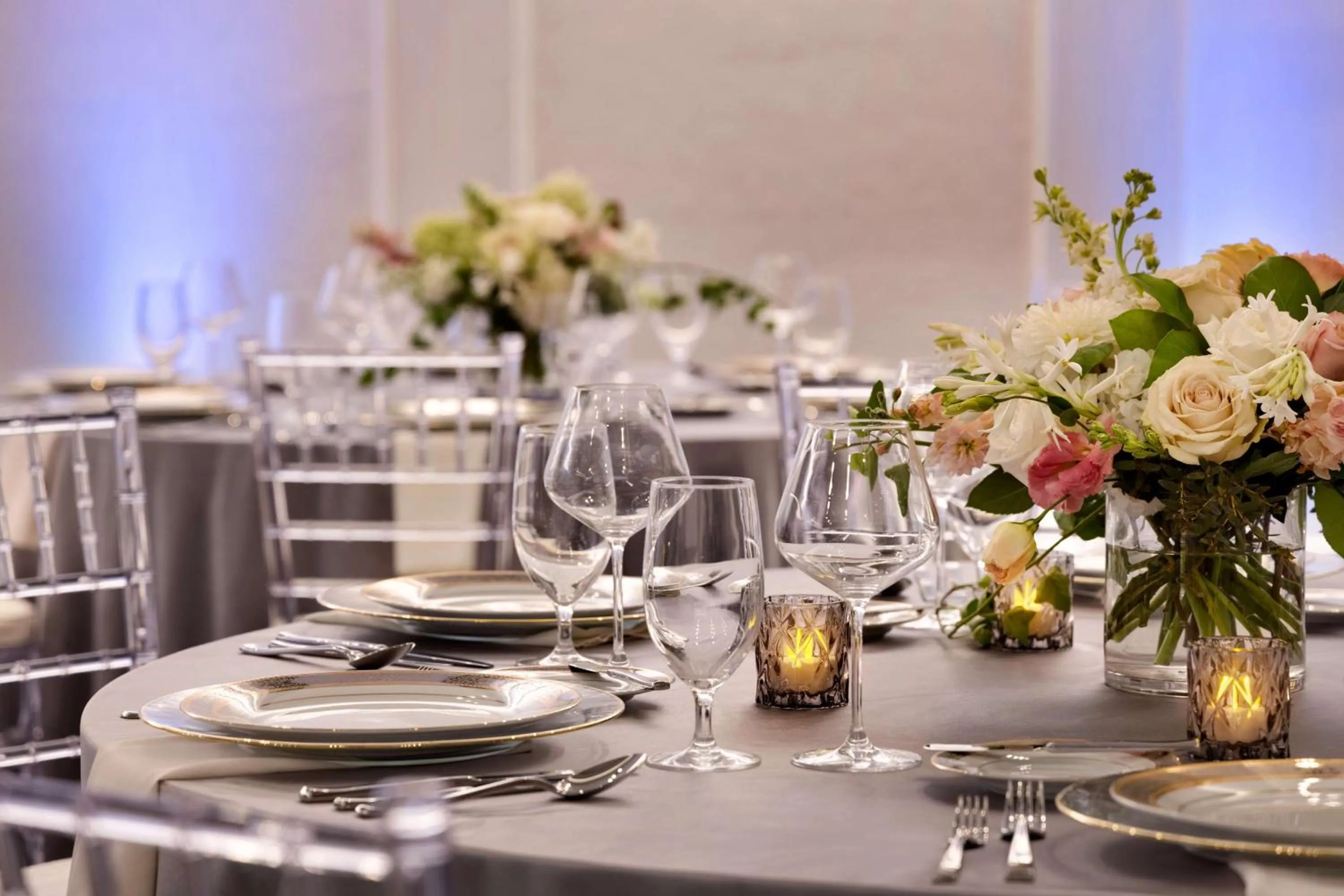 Dining area in 106 Jefferson Huntsville, Curio Collection by Hilton