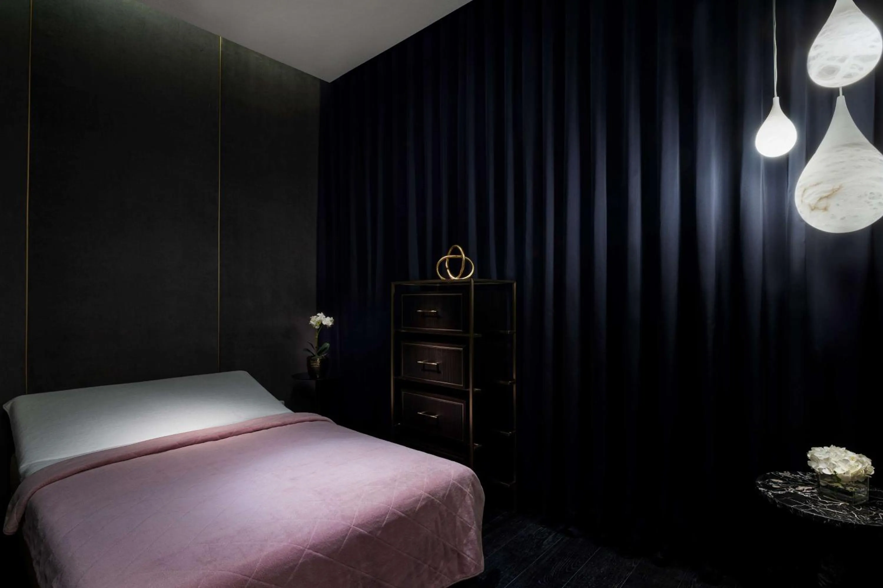 Spa and wellness centre/facilities, Bed in Waldorf Astoria Kuwait