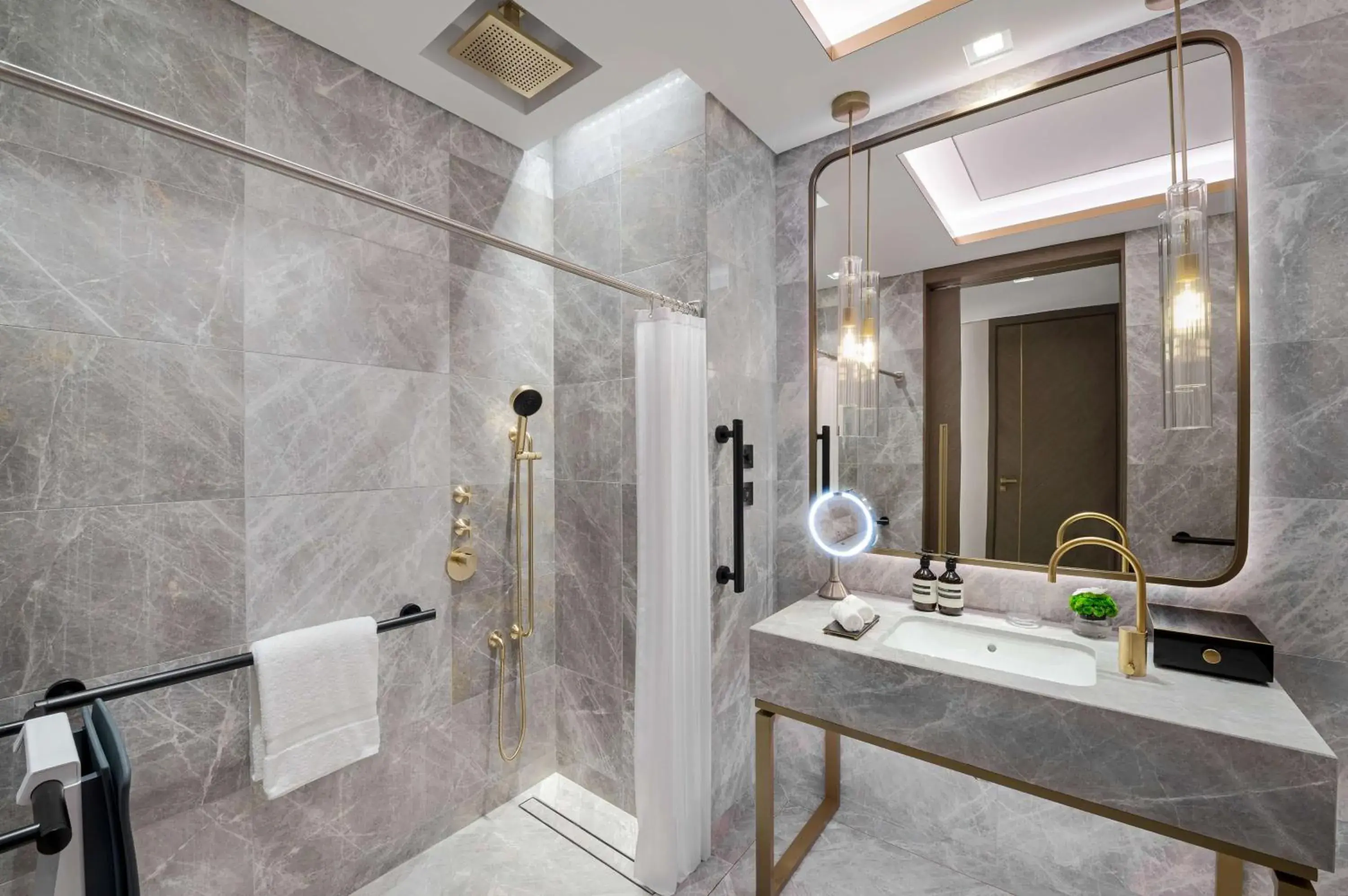 Bathroom in Waldorf Astoria Kuwait Bathroom in Waldorf Astoria Kuwait