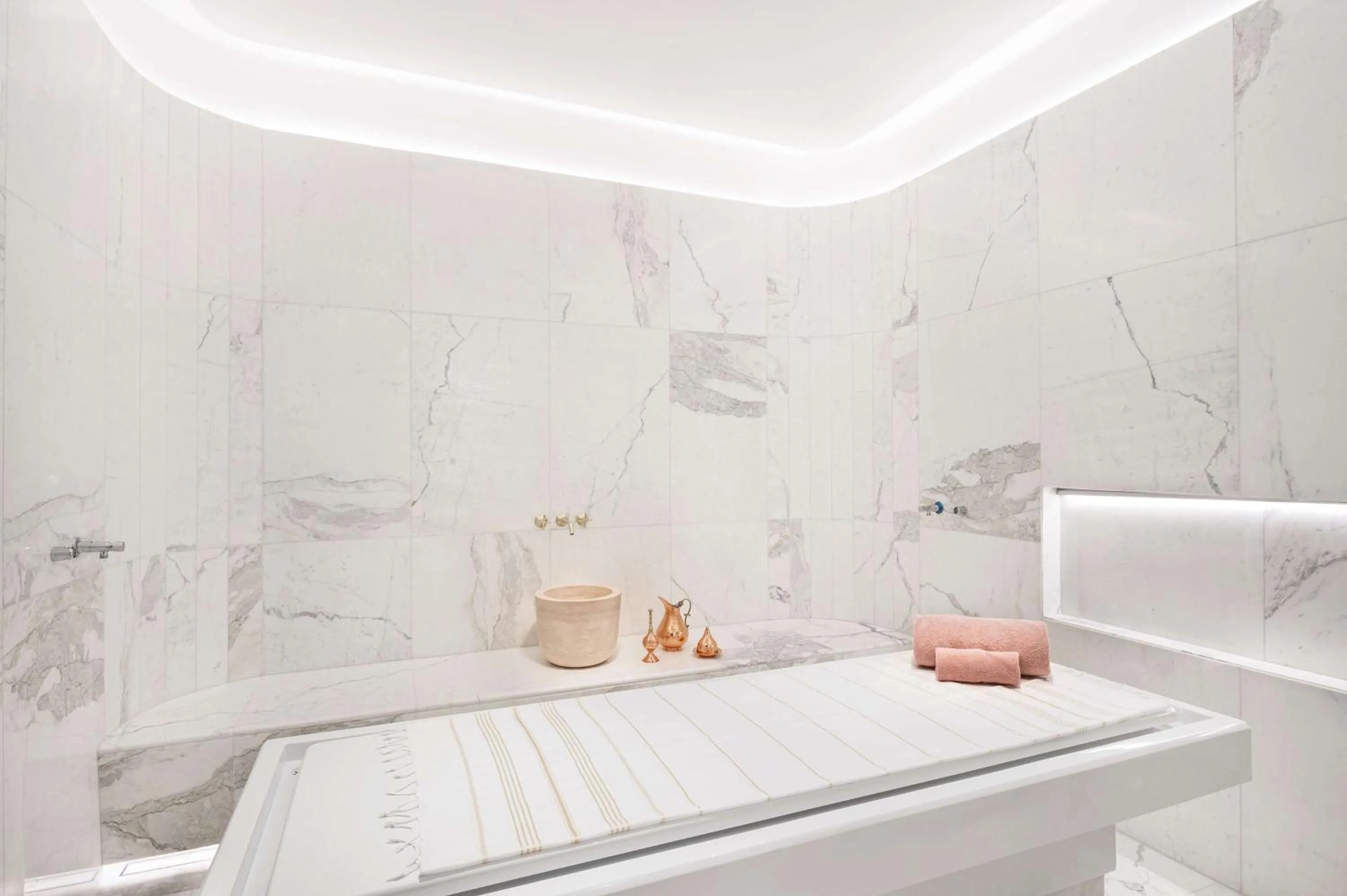 Spa and wellness centre/facilities, Bed in Waldorf Astoria Kuwait