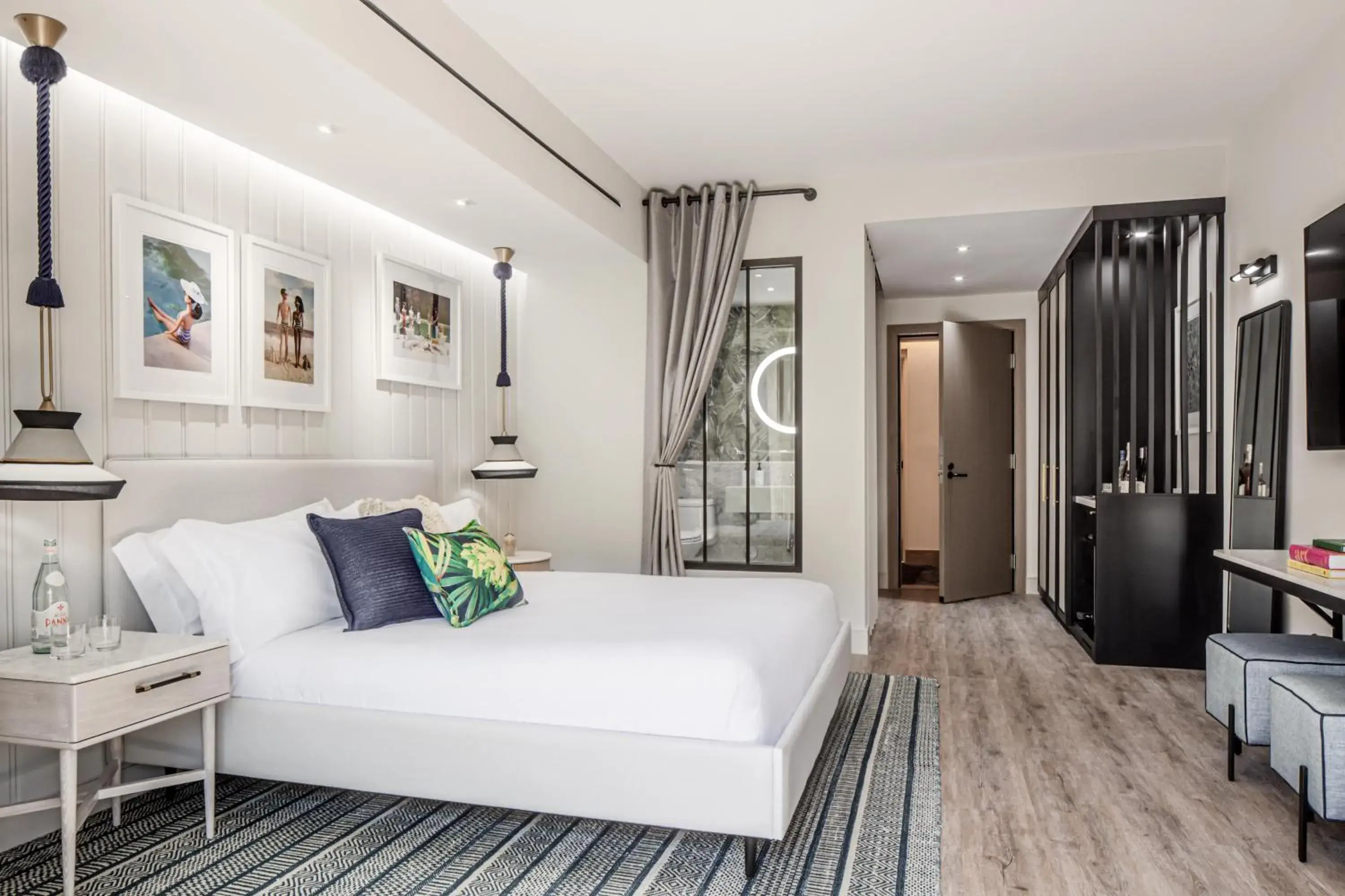 Bed in The Ray Hotel Delray Beach, Curio Collection By Hilton Bed in The Ray Hotel Delray Beach, Curio Collection By Hilton