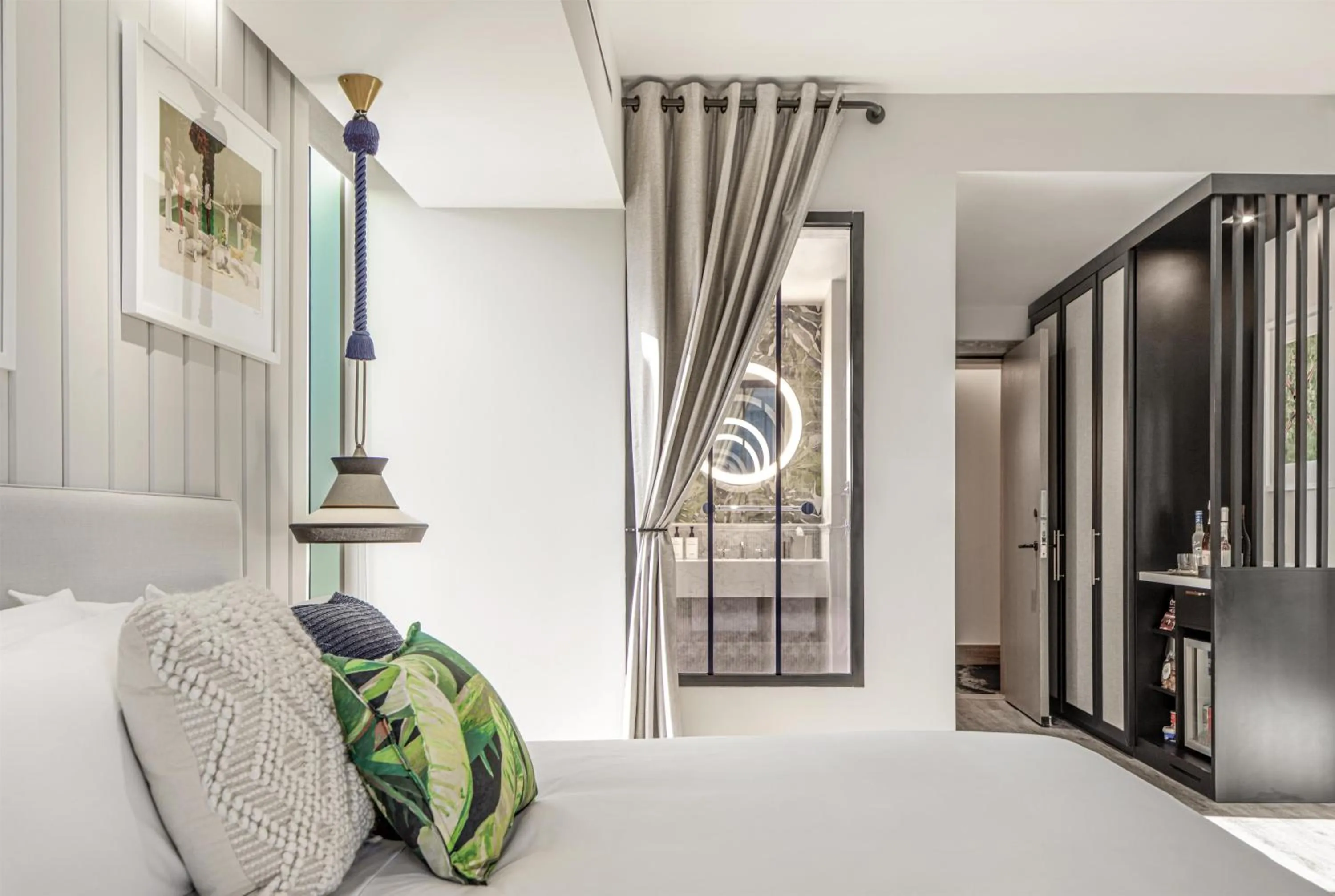 Bed in The Ray Hotel Delray Beach, Curio Collection By Hilton