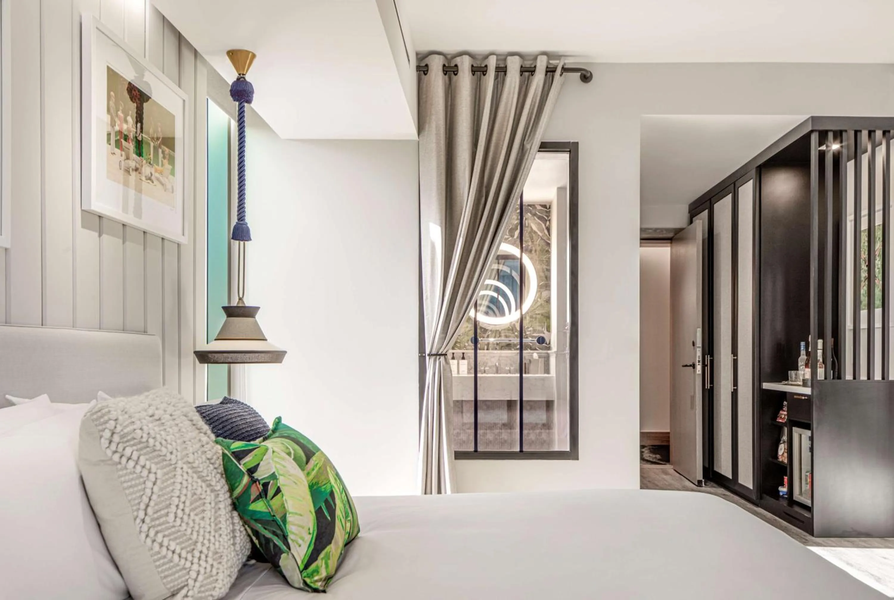 Bed in The Ray Hotel Delray Beach, Curio Collection By Hilton