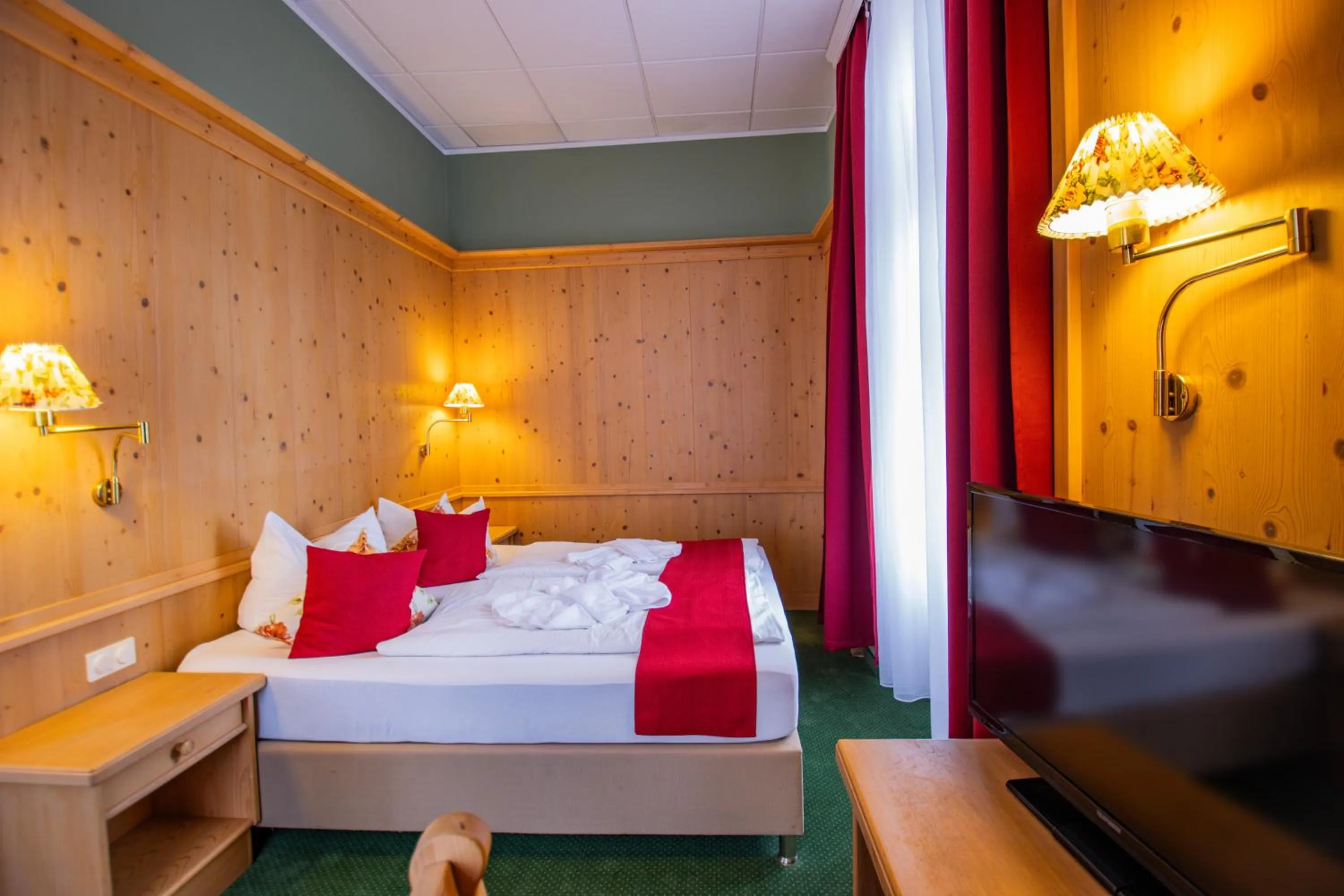 Photo of the whole room, Bed in Hotel Schloss Nebra