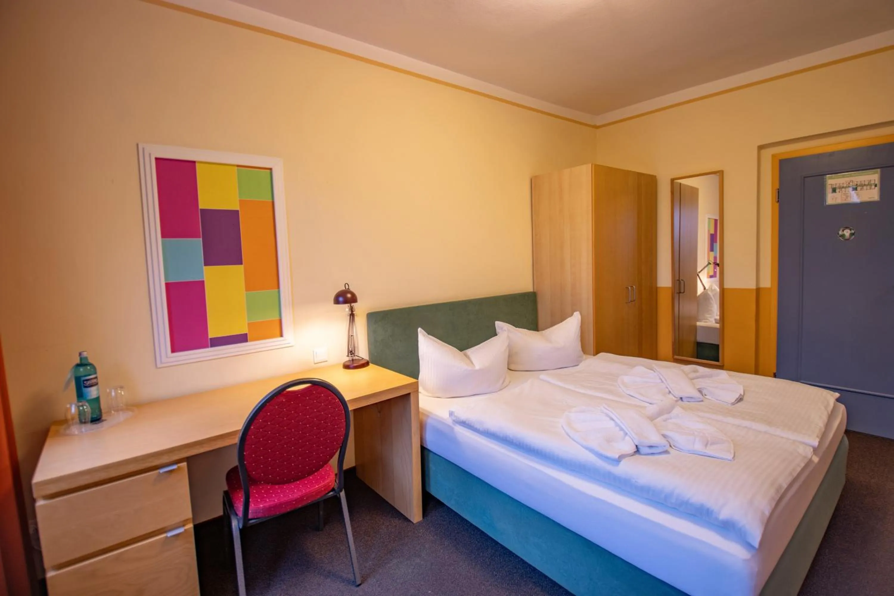 Photo of the whole room, Bed in Hotel Schloss Nebra