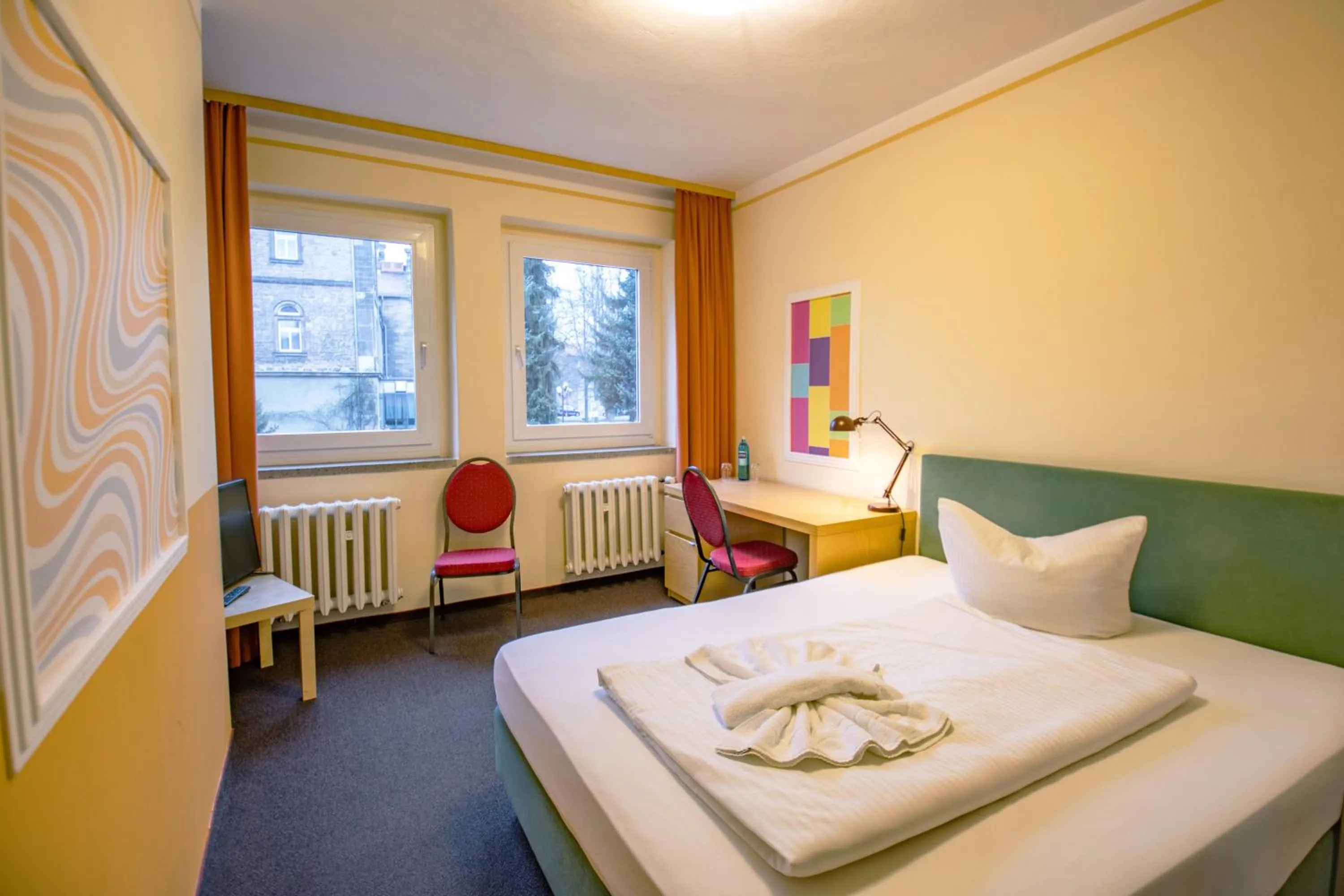 Photo of the whole room, Bed in Hotel Schloss Nebra