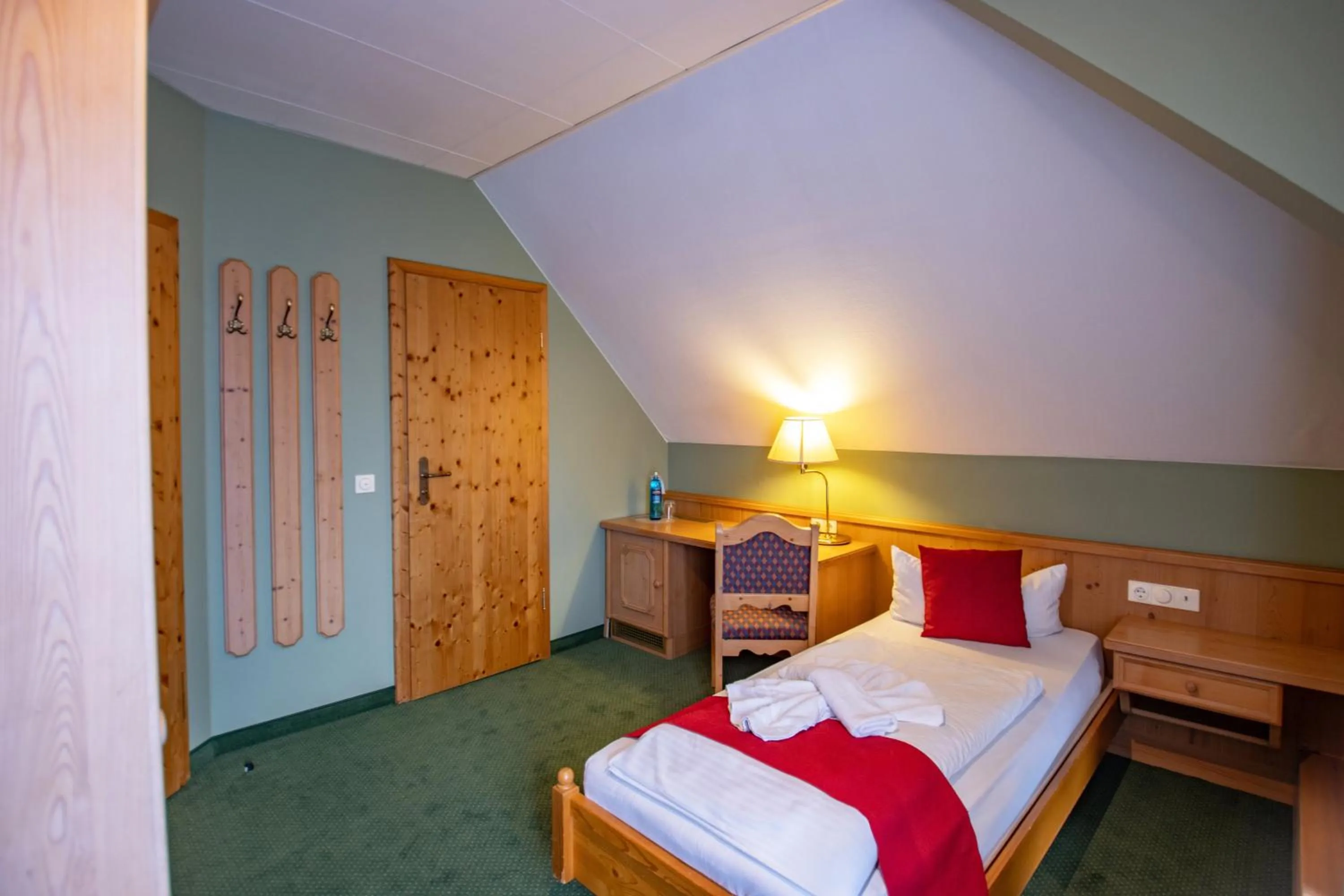 Photo of the whole room, Bed in Hotel Schloss Nebra