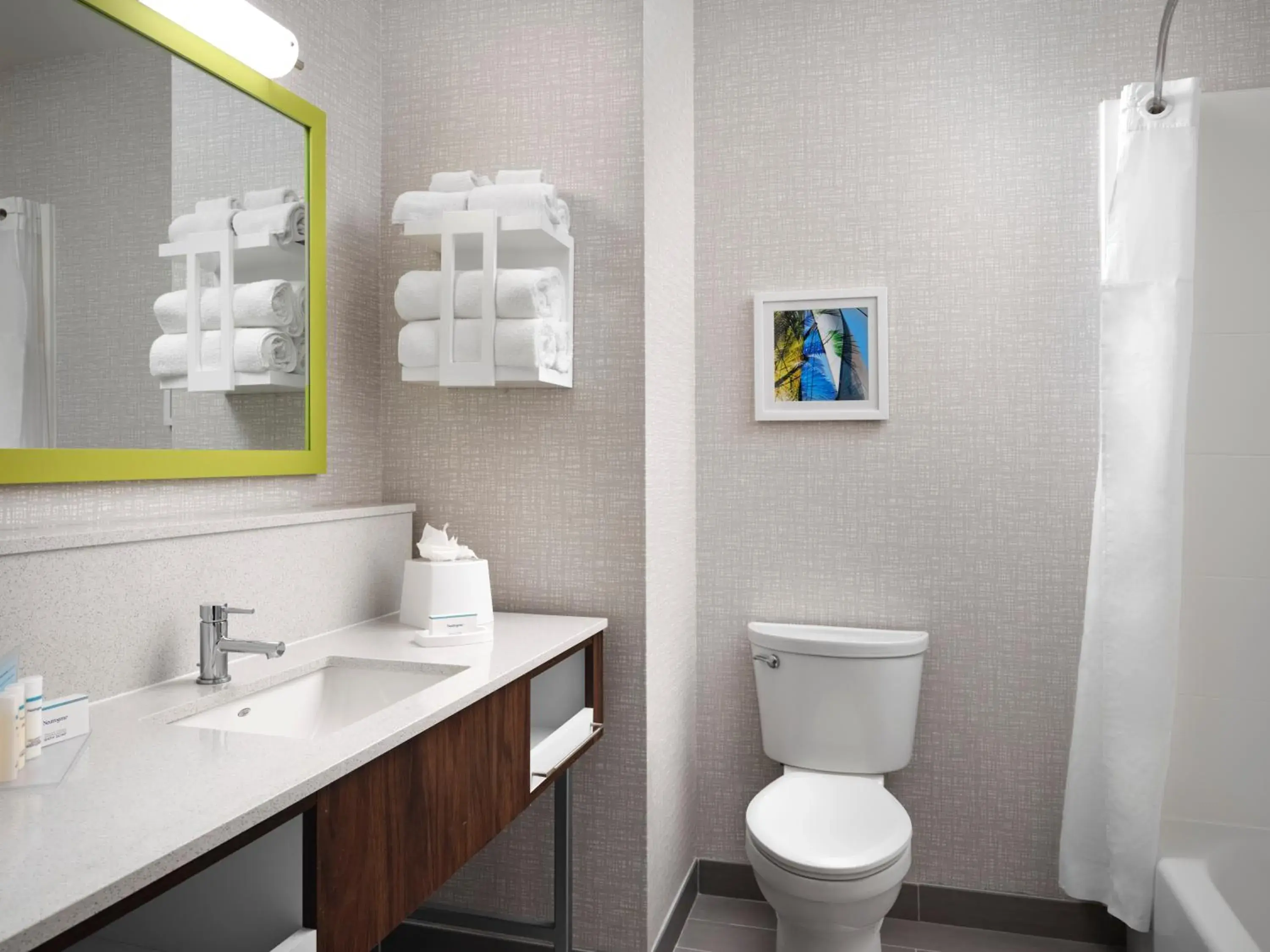 King Room - Non-Smoking in Hampton Inn Pinellas Park St Petersburg, Fl King Room - Non-Smoking in Hampton Inn Pinellas Park St Petersburg, Fl