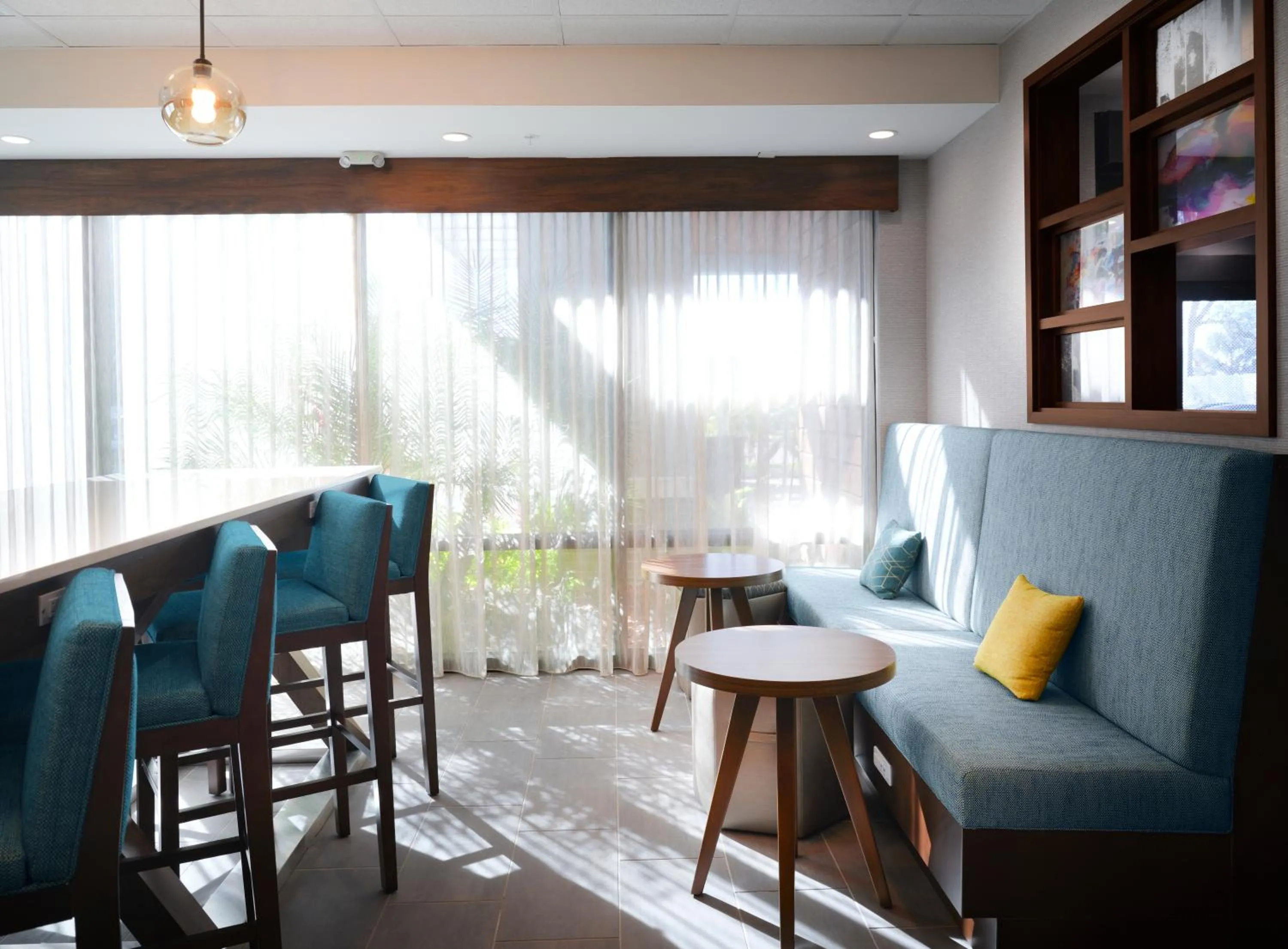 Seating area in Hampton Inn Pinellas Park St Petersburg, Fl