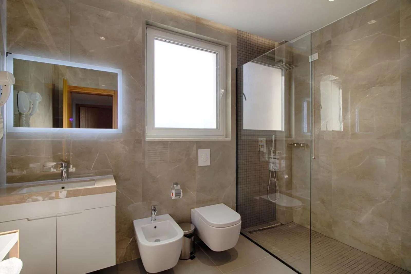 Bathroom in Primo Hotel