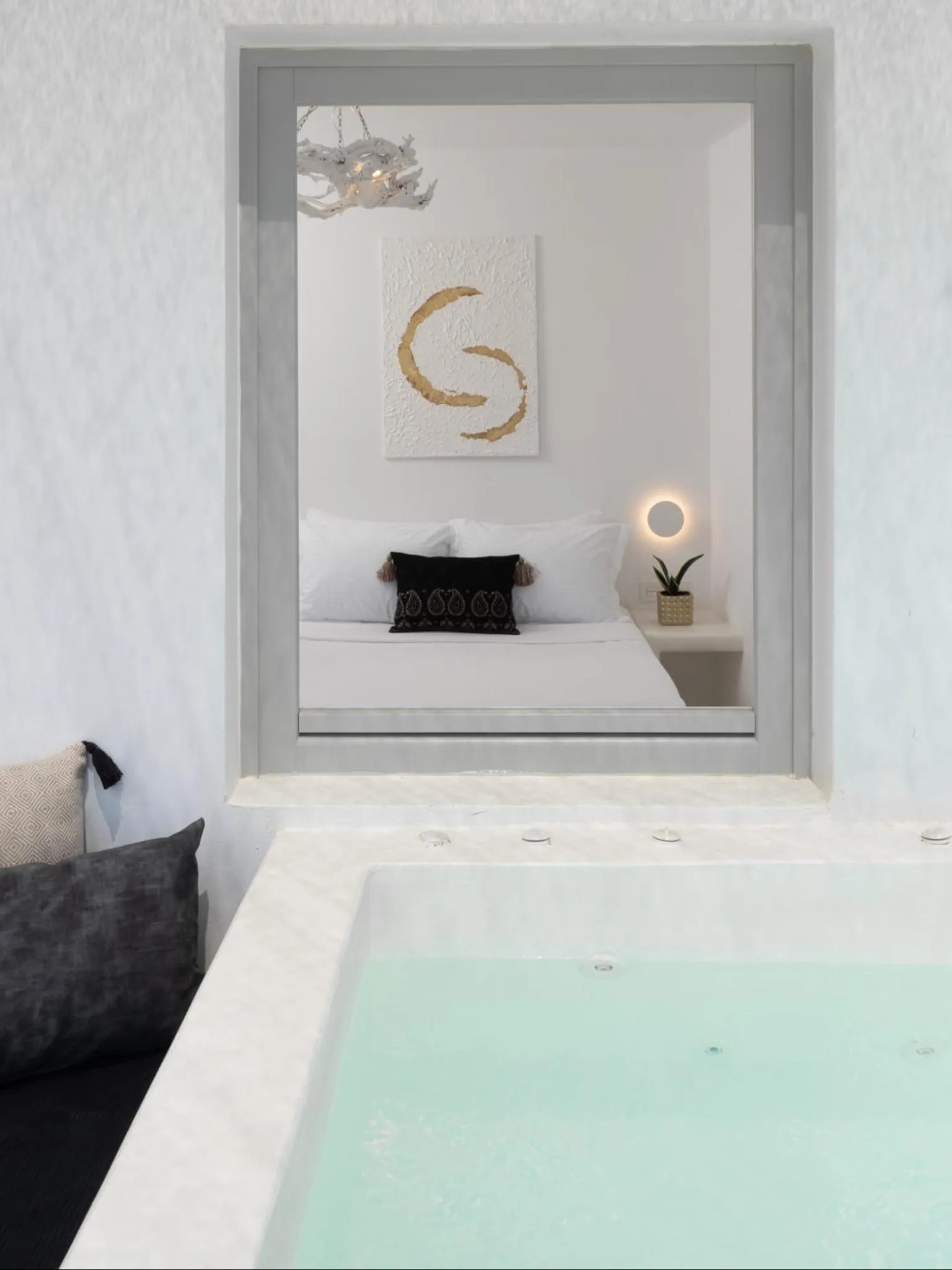 Photo of the whole room, Bed in Canyon Santorini